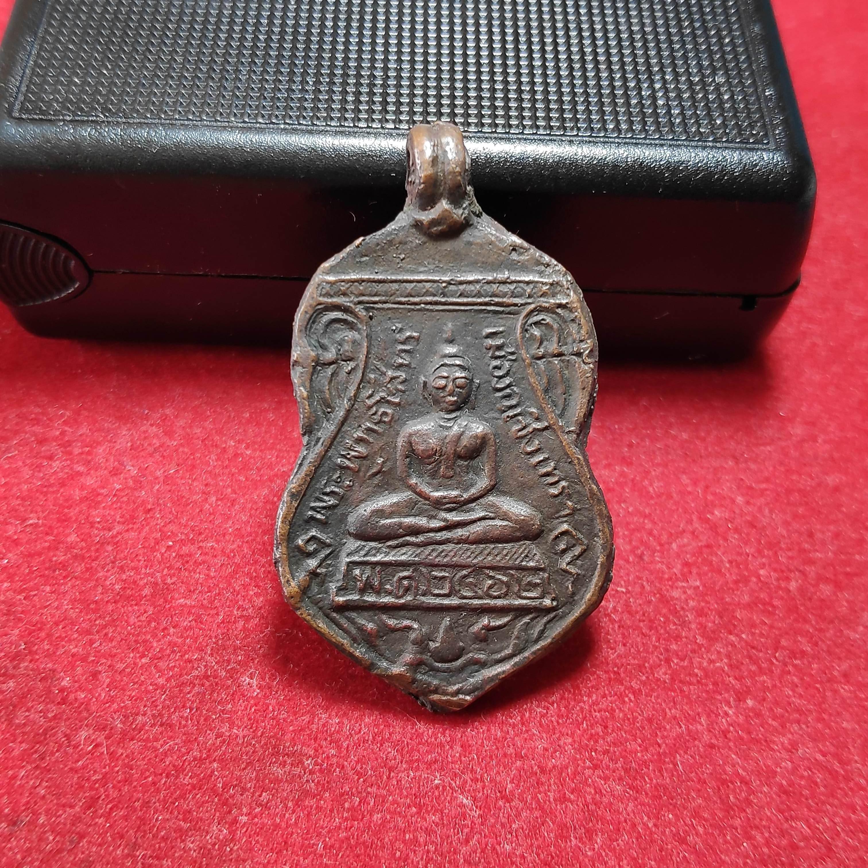 เหรียญหล่อโบราณพระพุทธโสธรพิมพ์เสมารุ่นอุทิศส่วนกุสนให้เจิมกับหนูบุญไทปี2462