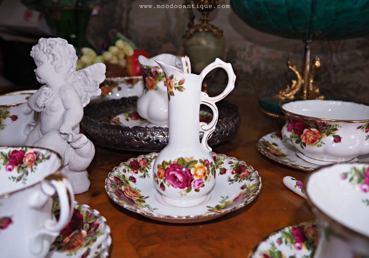 Old Country Roses Royal Albert bone