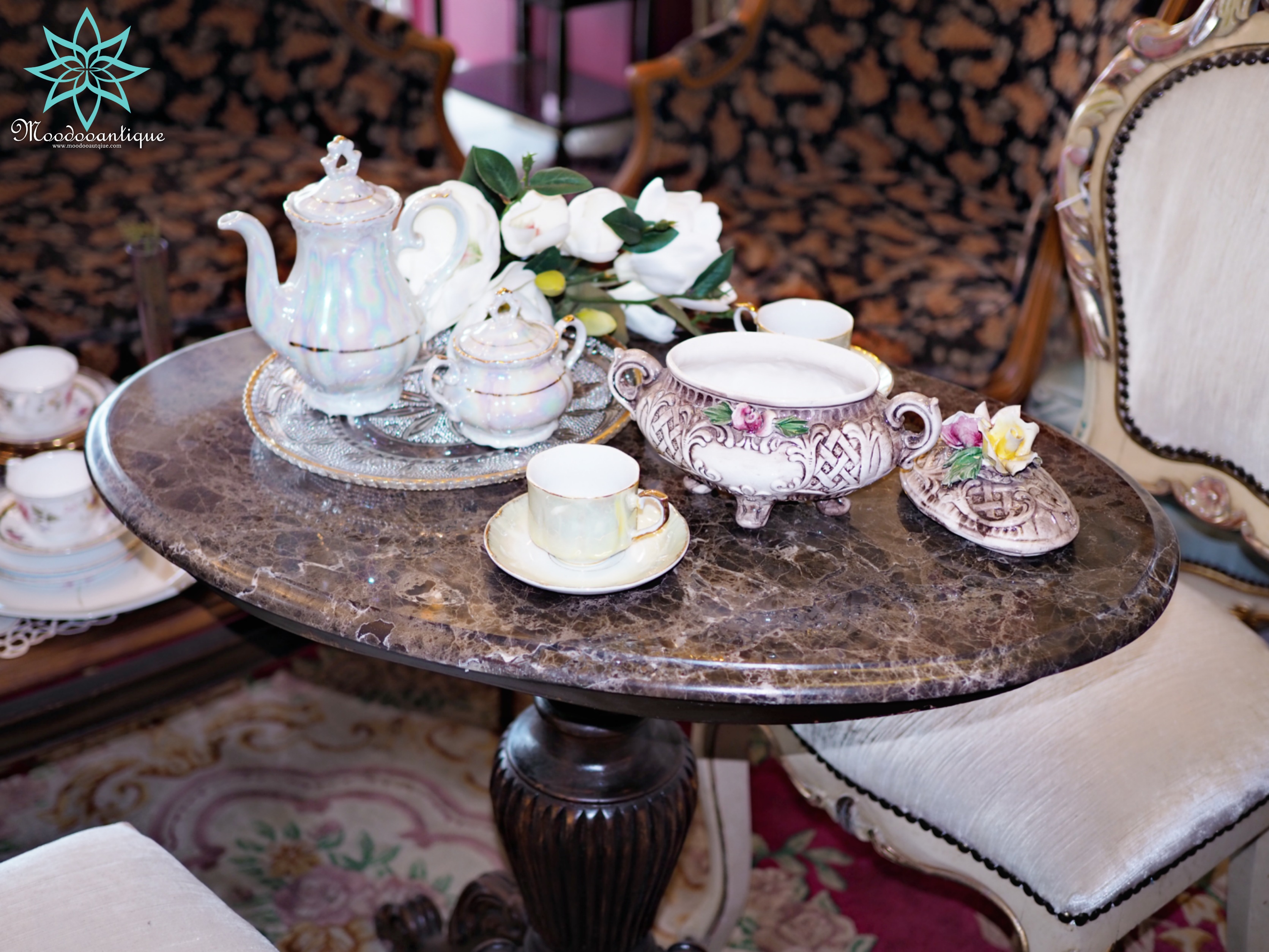 โต๊ะไม้มะฮอกกานีท็อปหินอ่อน