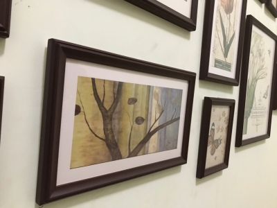 ชุดกรอบรูปติดผนัง Retro (Brown18) กรอบรูปไม้สีน้ำตาล 18 ชิ้น พร้อมภาพตามแบบและวัสดุติดตั้ง