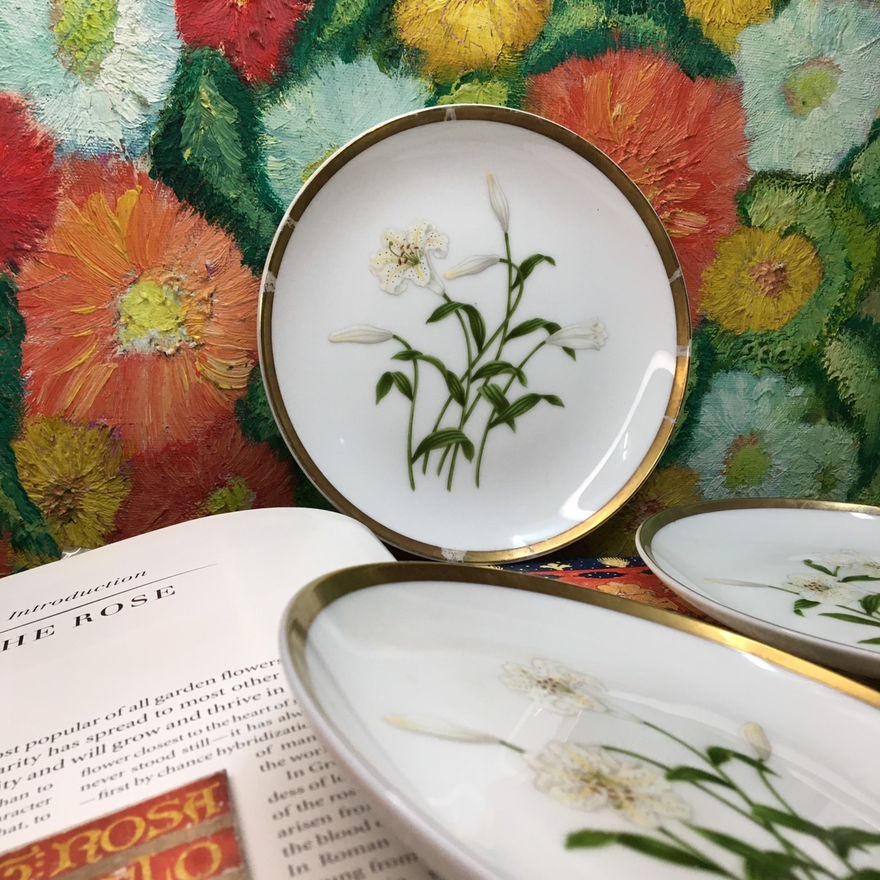 จานแบ่งขนม ขอบทองลายดอกไม้สีขาว แบรนด์ Fukagawa Seiji Ichiro Kimishima