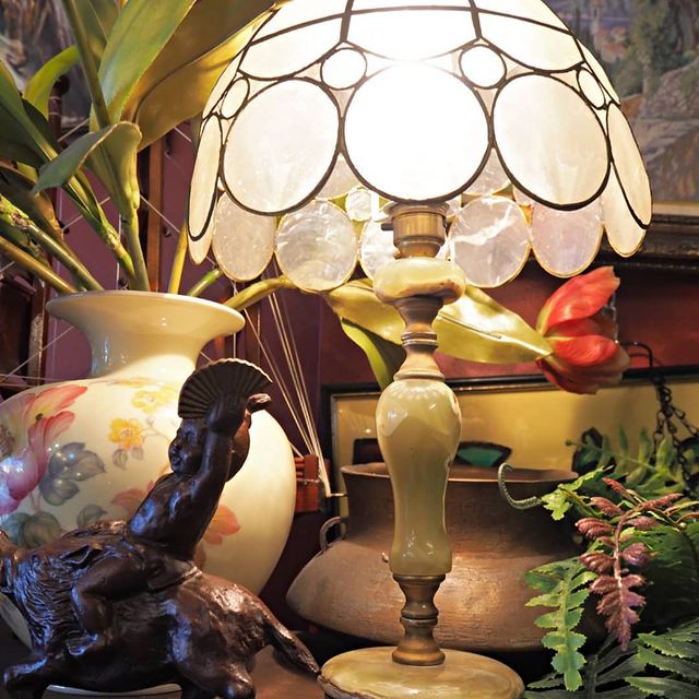 โคมไฟตั้งโต๊ะหินอ่อน