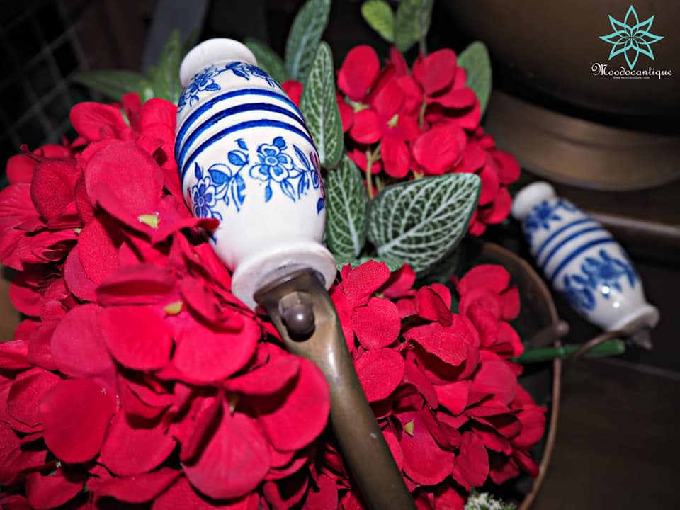 ที่ใส่ถ่านทองเหลืองโบราณของอังกฤษ