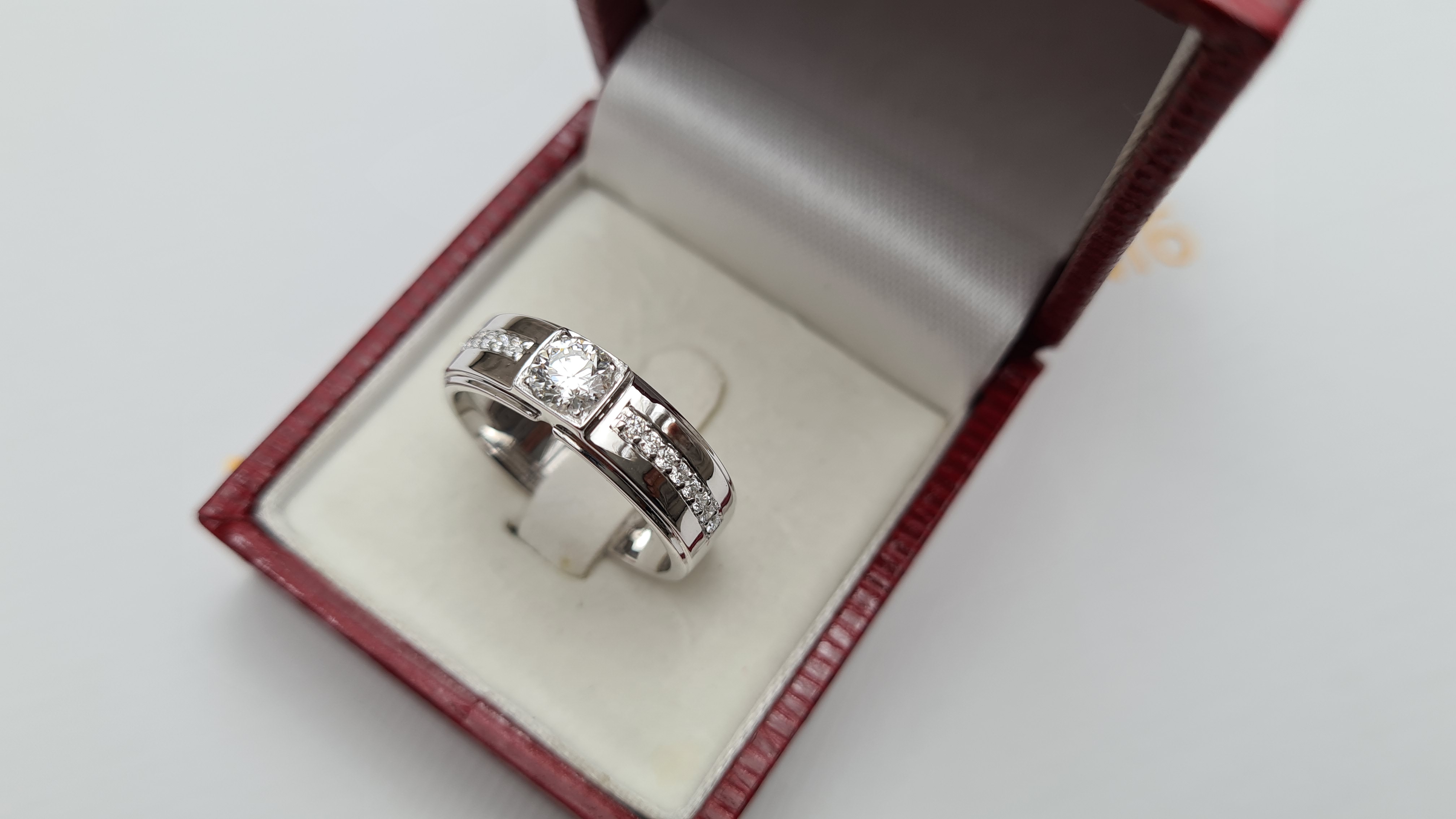 แหวนผู้ชายเพชรแท้ 0.66 cts GIA