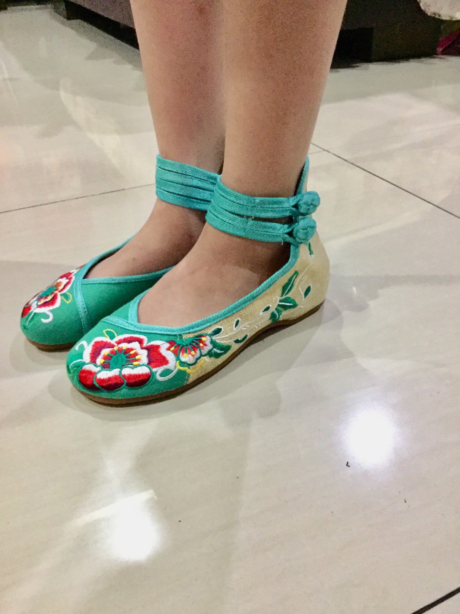 รองเท้าจีน สีเขียว สินค้าพร้อมส่ง