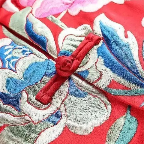 เสื้อสีแดงผ้าโพลีลายปัก กระดุมหน้า รหัส BB65 สินค้าพร้อมส่ง