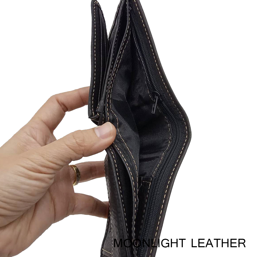 กระเป๋าสตางค์ชายหนังแท้ รุ่น Less But More Ep.09 มีกระเป๋าใส่เหรียญ หนังนุ่มมาก แข็งแรง ไม่ลอกร่อน สีดำ มีกล่องพร้อมเป็นของขวัญได้