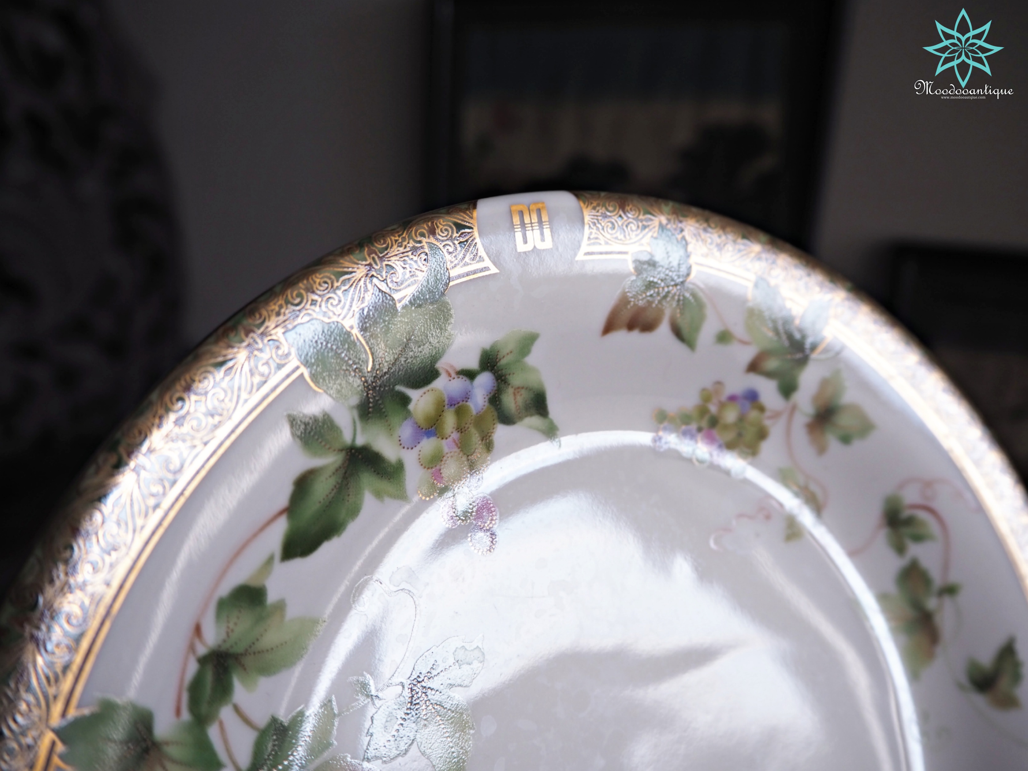 Daks Simpson London table