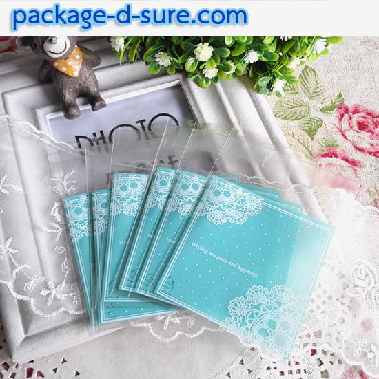 ล้างสต็อก//ถุงคุกกี้ แถบกาว 7x7 ลายโบว์ลูกใม้ขาว พื้นหลังสีฟ้าอ่อน แพ็ค 100 ใบ