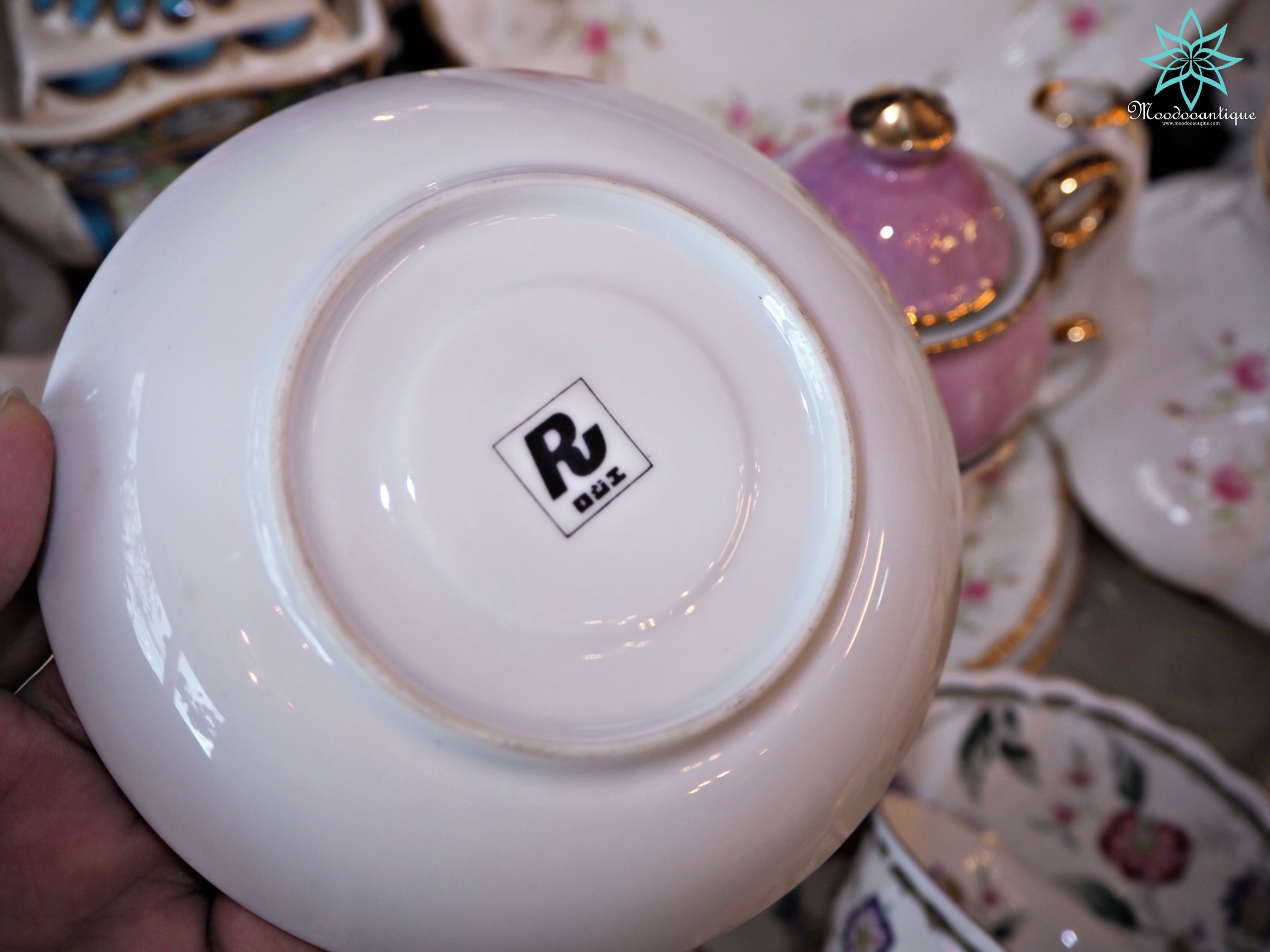 โถน้ำตาลชมพูอมม่วง