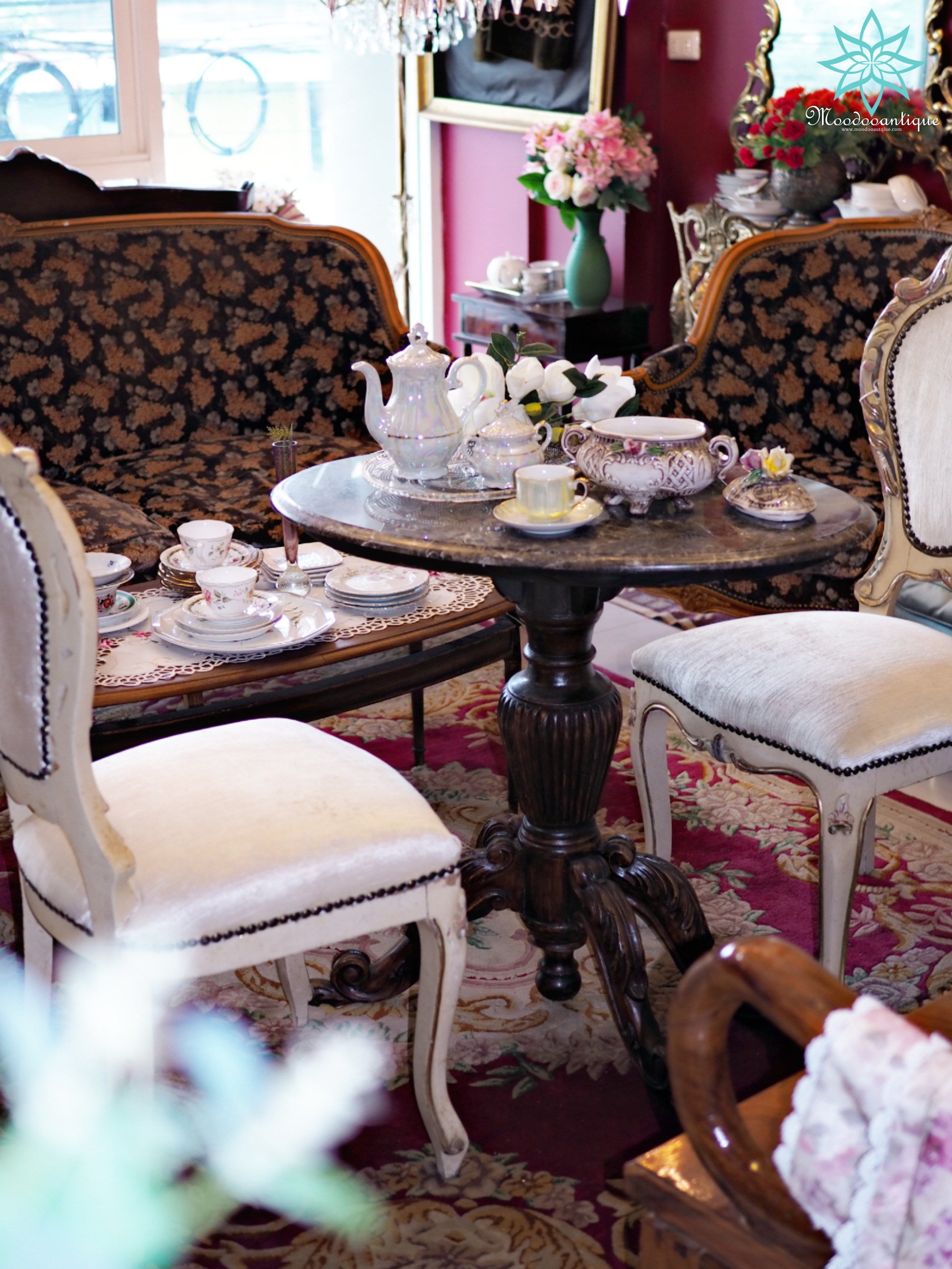 โต๊ะไม้มะฮอกกานีท็อปหินอ่อน