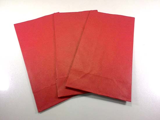 ถุงกระดาษสีแบบฐานตั้ง ไม่มีหูหิ้ว ไซส์ใหญ่ 38x24x8 สีแดง