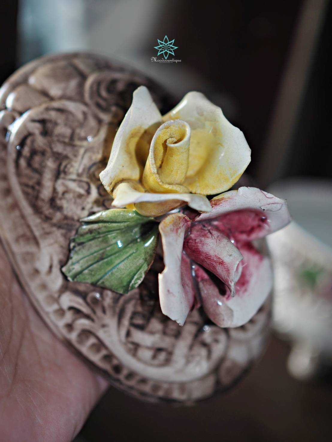 โถมีฝาปิด งานกระเบื้องดินเผาจากอิตาลี