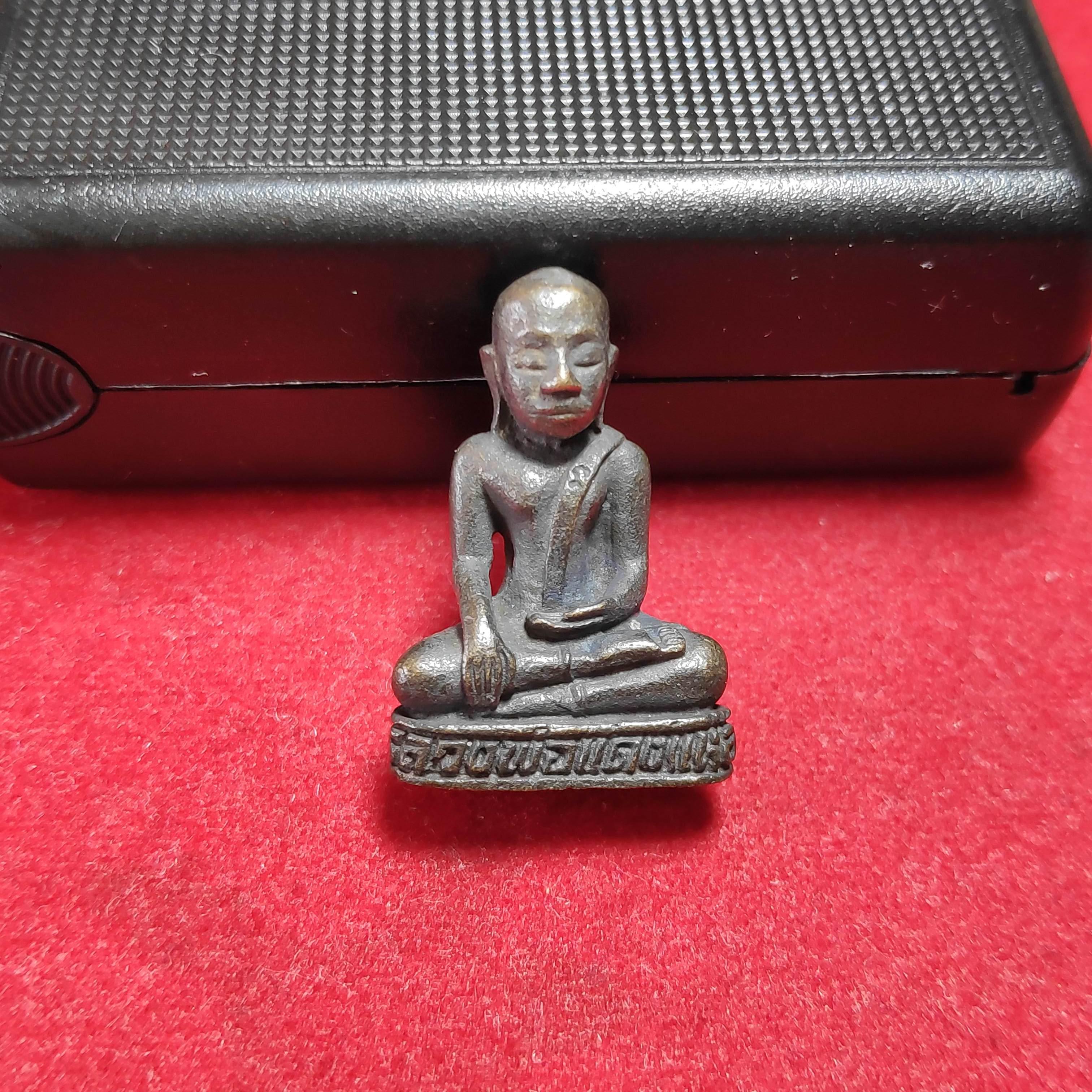 พระกริ่งรูปหล่อหลวงพ่อเเดง(เหล็ง)วัดโคกพระเจริญ