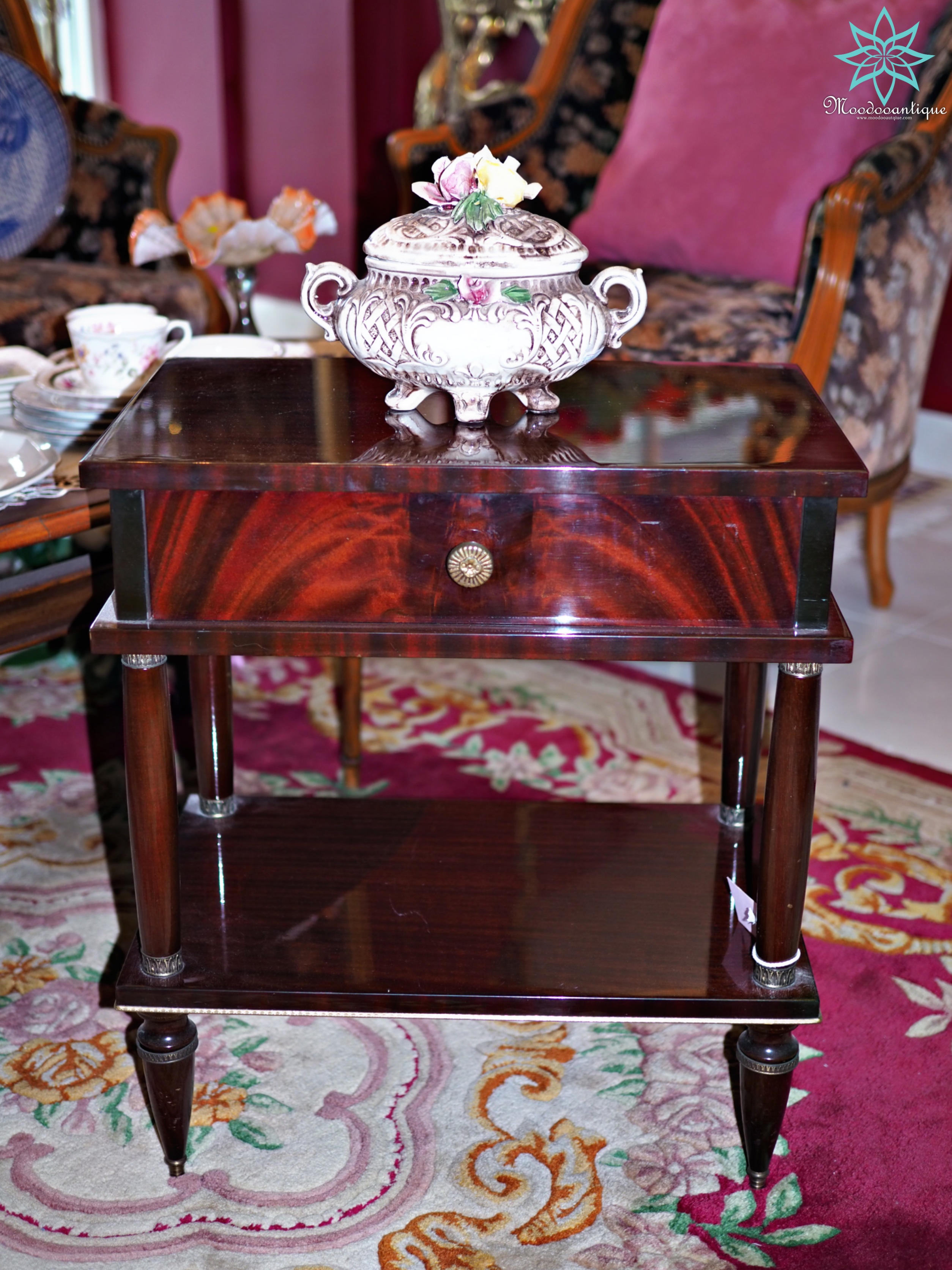 โต๊ะข้างไม้โอ๊คสีเข้ม