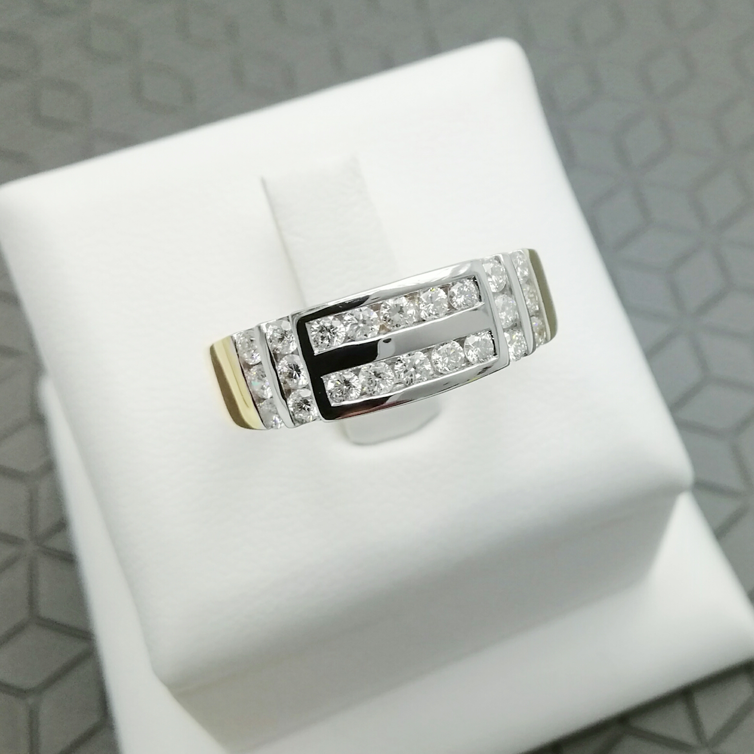 แหวนเพชรแท้น้ำหนักรวม 0.44 cts