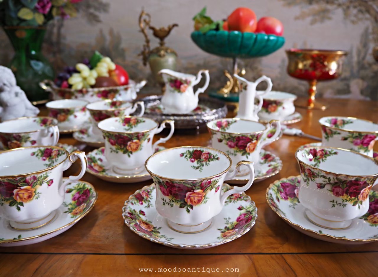 Old Country Roses Royal Albert bone