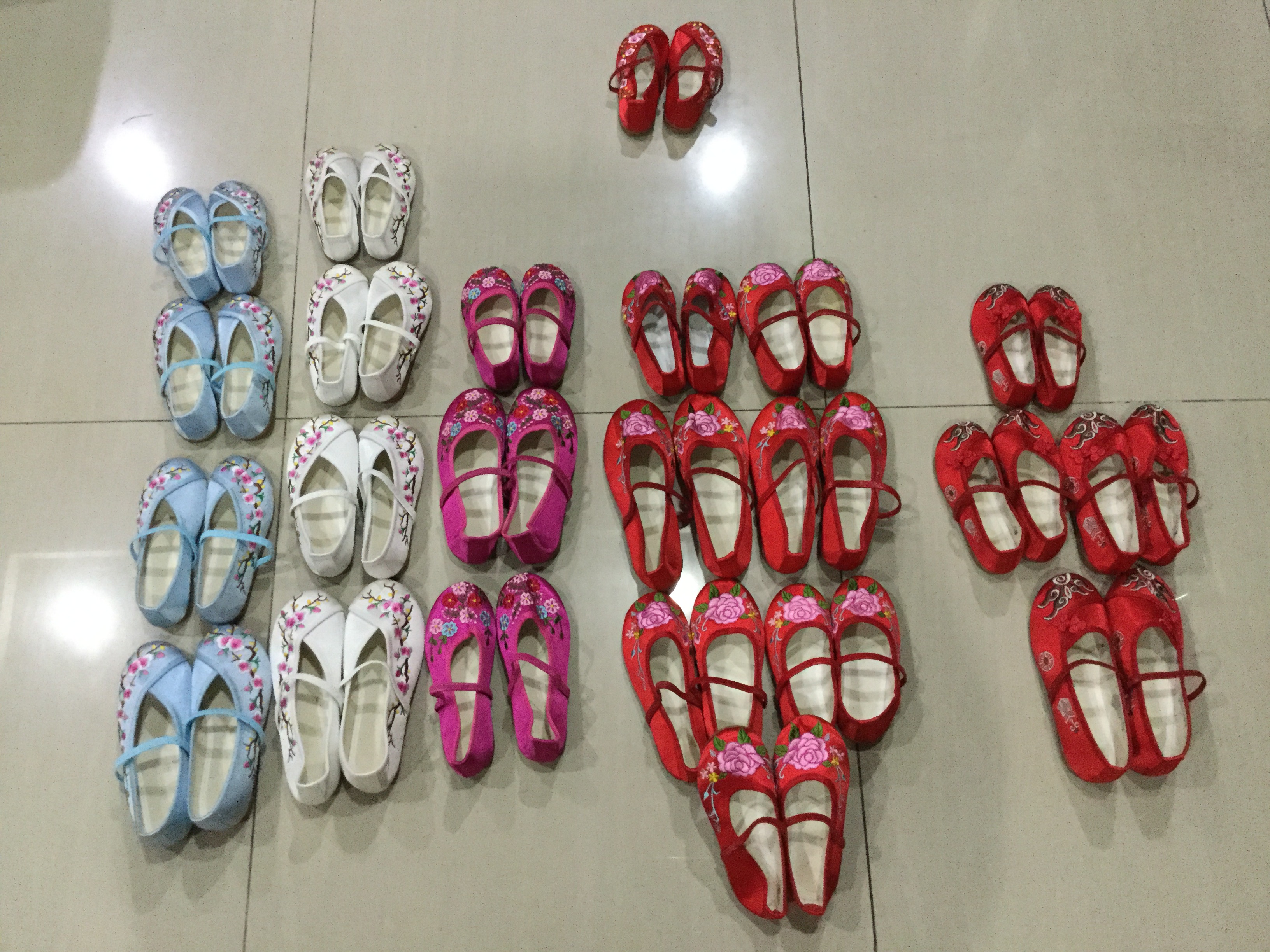 รองเท้า สไตล์จีน ของสาวน้อยสีแดง ใหญ่ พร้อมส่ง