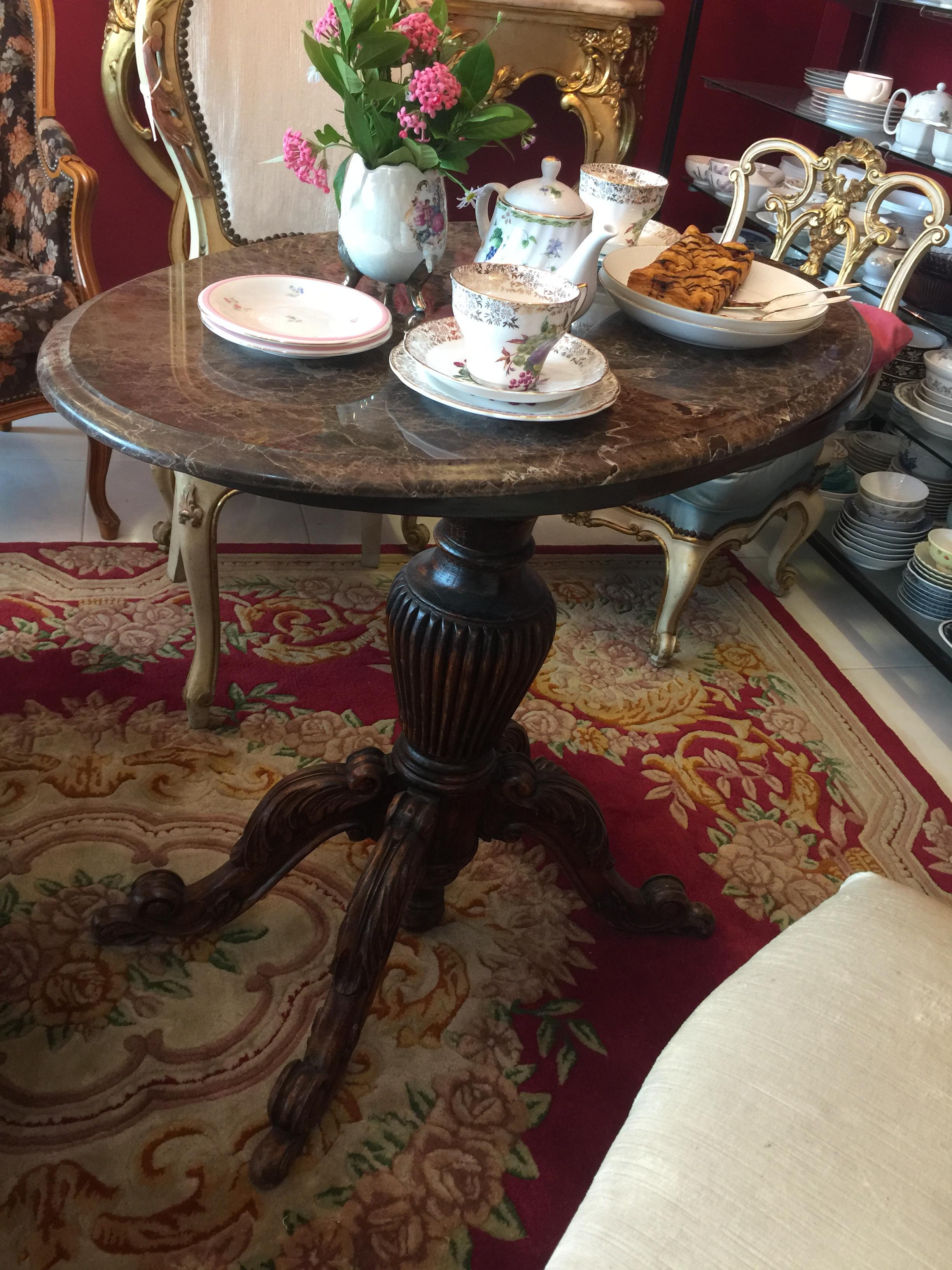 โต๊ะไม้มะฮอกกานีท็อปหินอ่อน