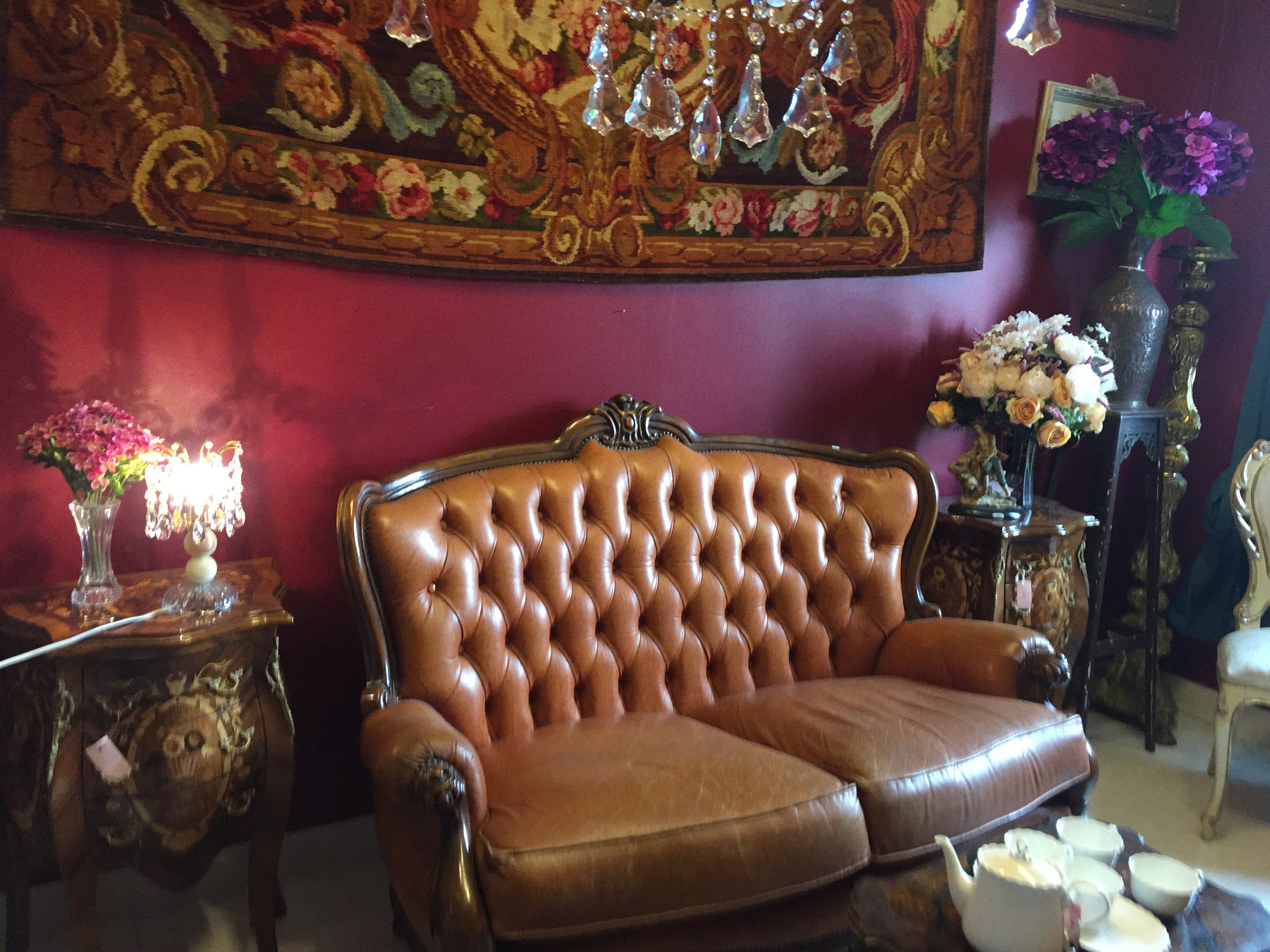 โซฟาหนังวัวจากฝรั่งเศส