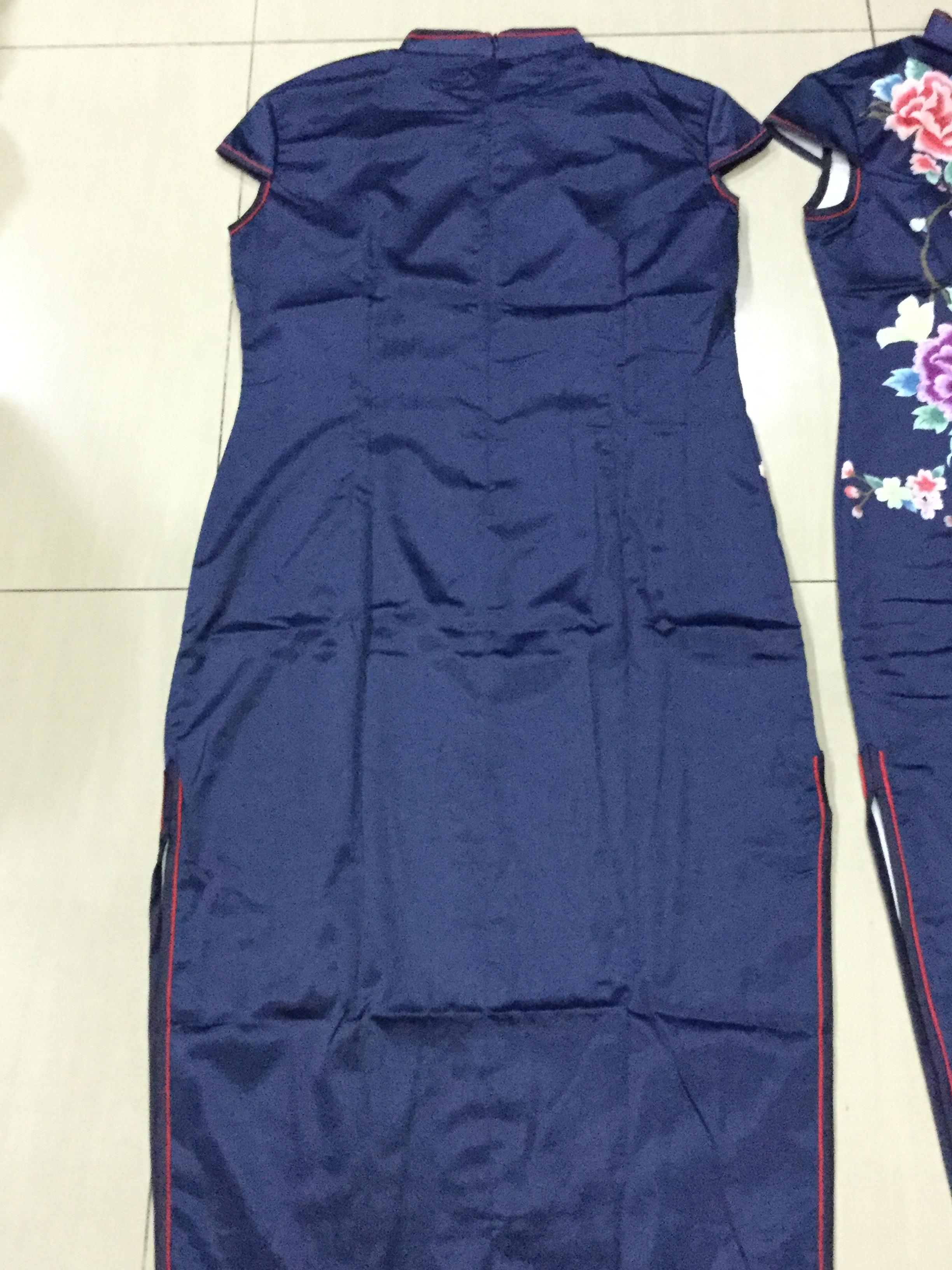 กี่เพ้ายาว ผ้าไหมสีนำ้เงิน รหัส AE 138 สินค้าพร้อมส่ง