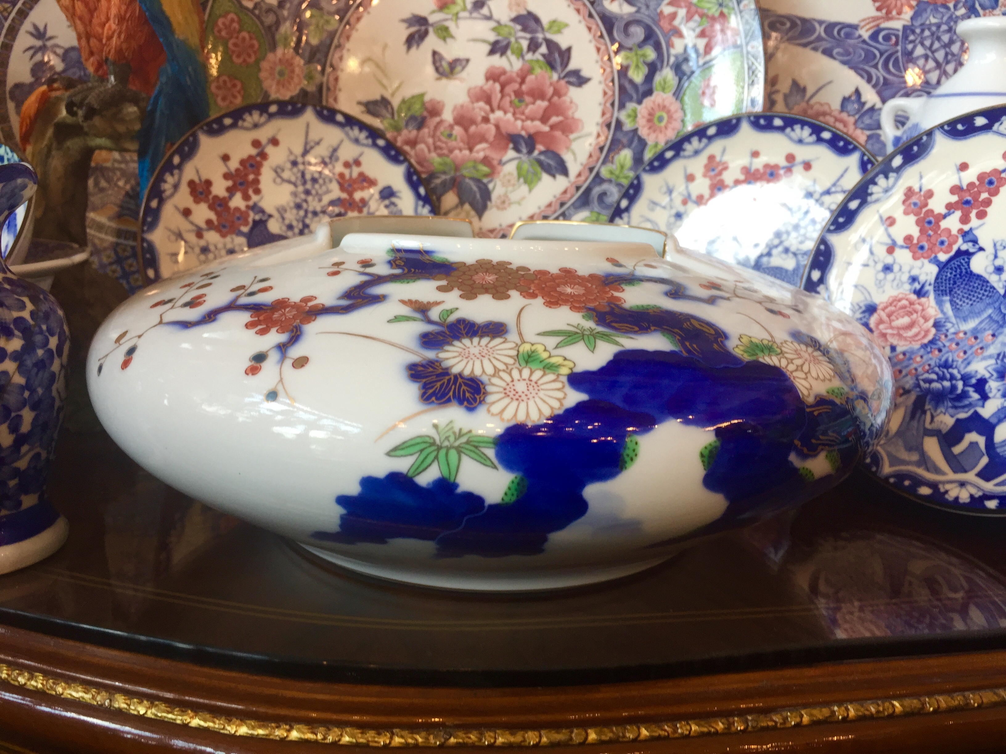 โถแจกันลายดอกเหมย