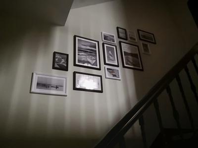 ชุดกรอบรูปติดผนัง Photograph Black&White12 กรอบรูปไม้สีขาวดำ12 ชิ้น พร้อมภาพตามแบบและวัสดุติดตั้ง