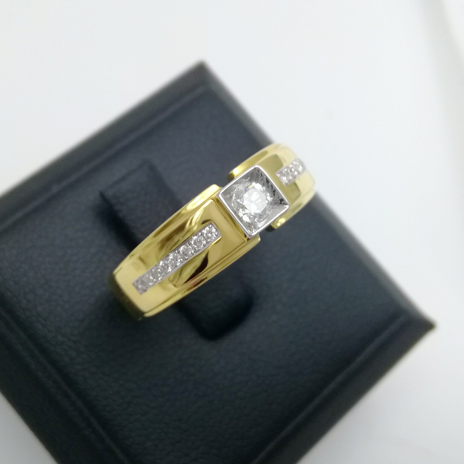 แหวนผู้ชายเพชรแท้ 0.23 cts