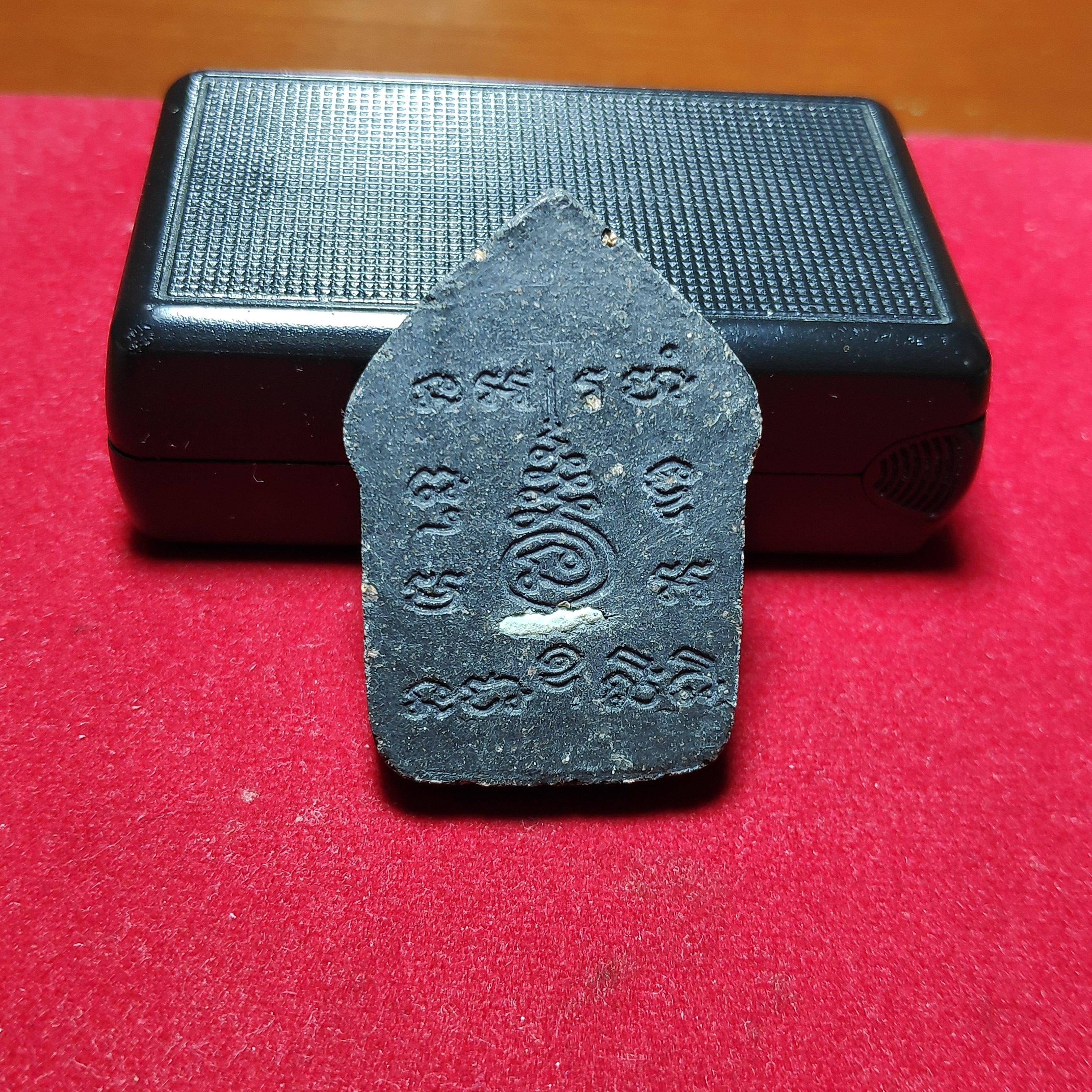 พระขุนแผนพรายกุมารหลังยันต์เนื้อดำ