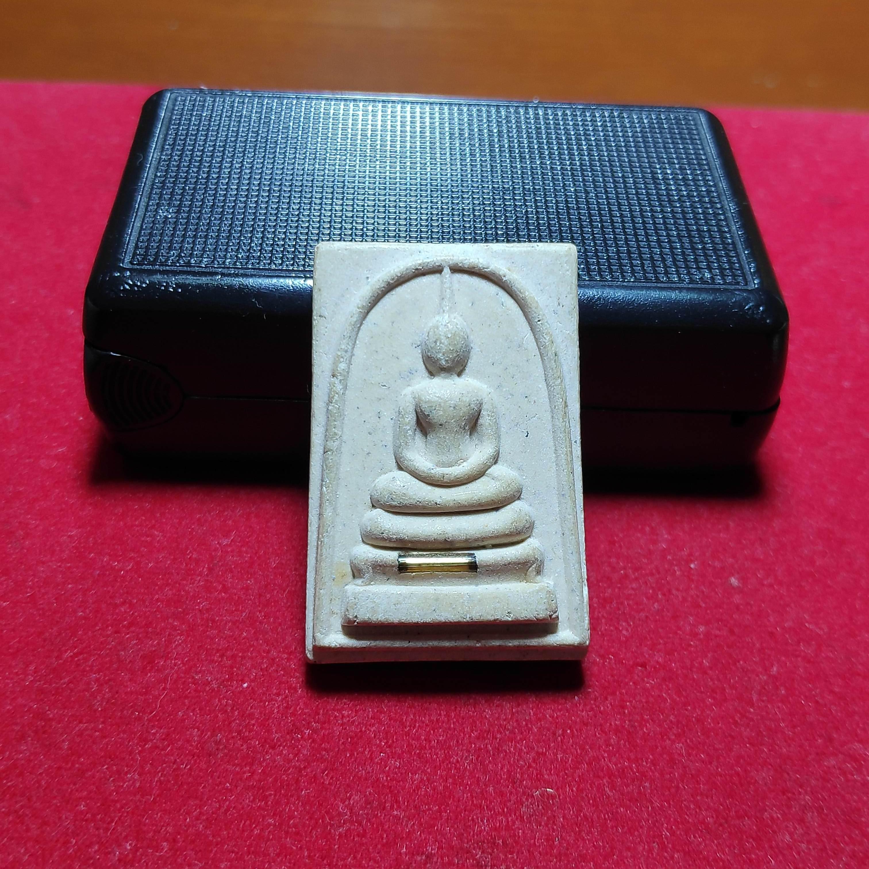 พระสมเด็จหลวงพ่อคูณวัดบ้านไร่รุ่นคูณพันล้านปี2537