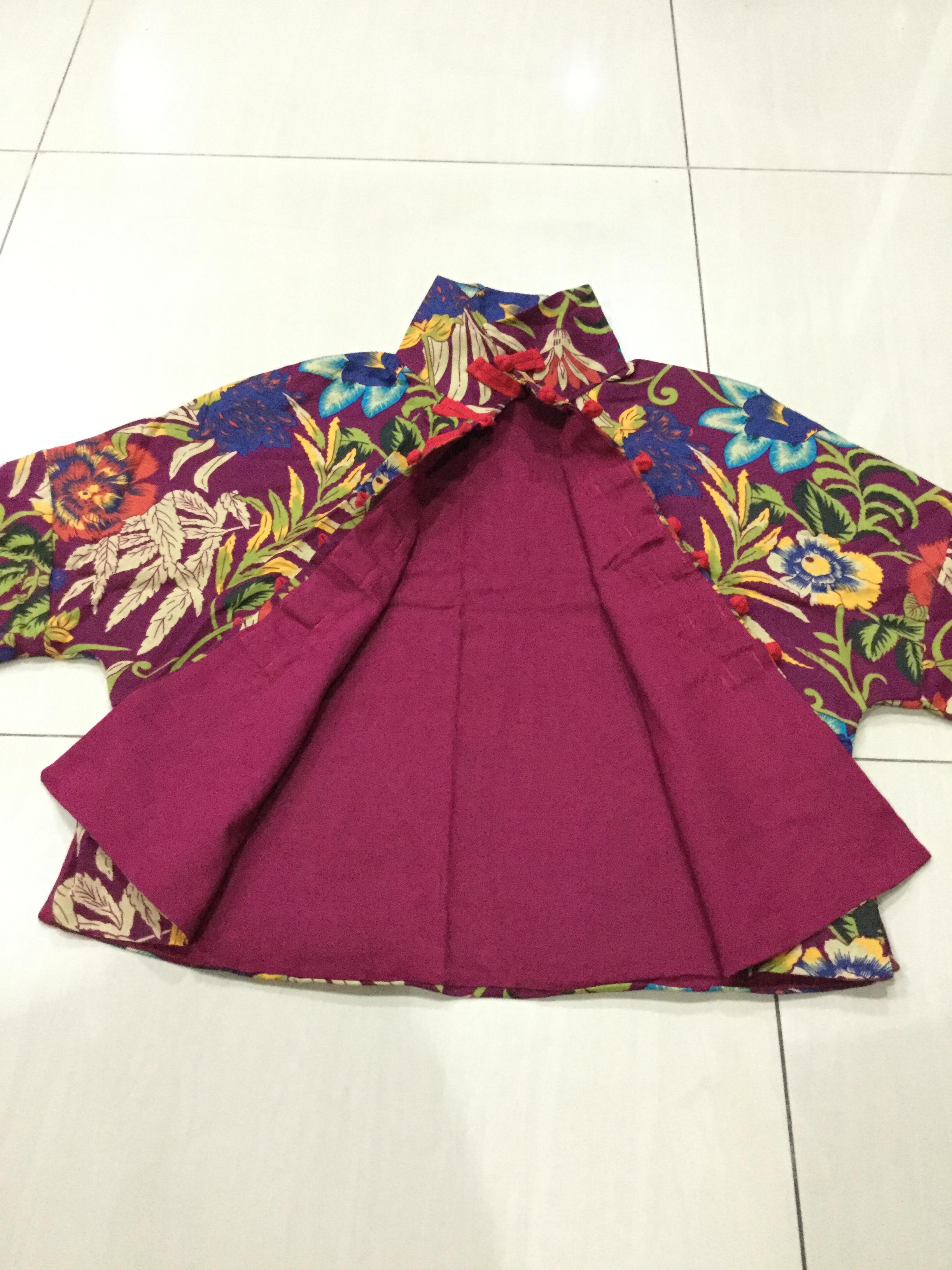 เสื้อ ผ้าฝ้ายสีแดงลายกุหลาบ . รหัส RI 58 สินค้าพร้อมส่ง ผ้าไม่หนา. ใส่สบาย