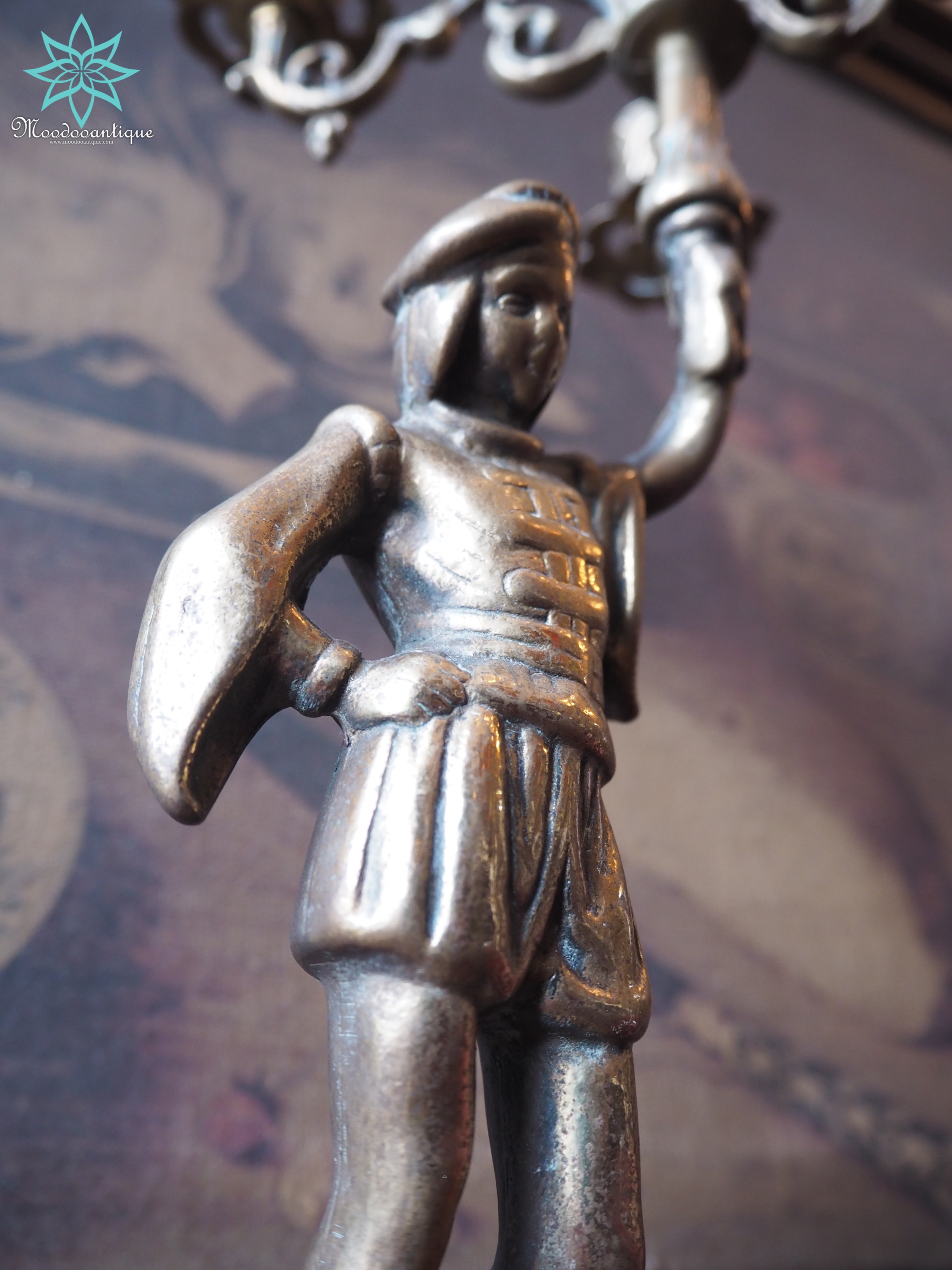 เชิงเทียนทองเหลือง