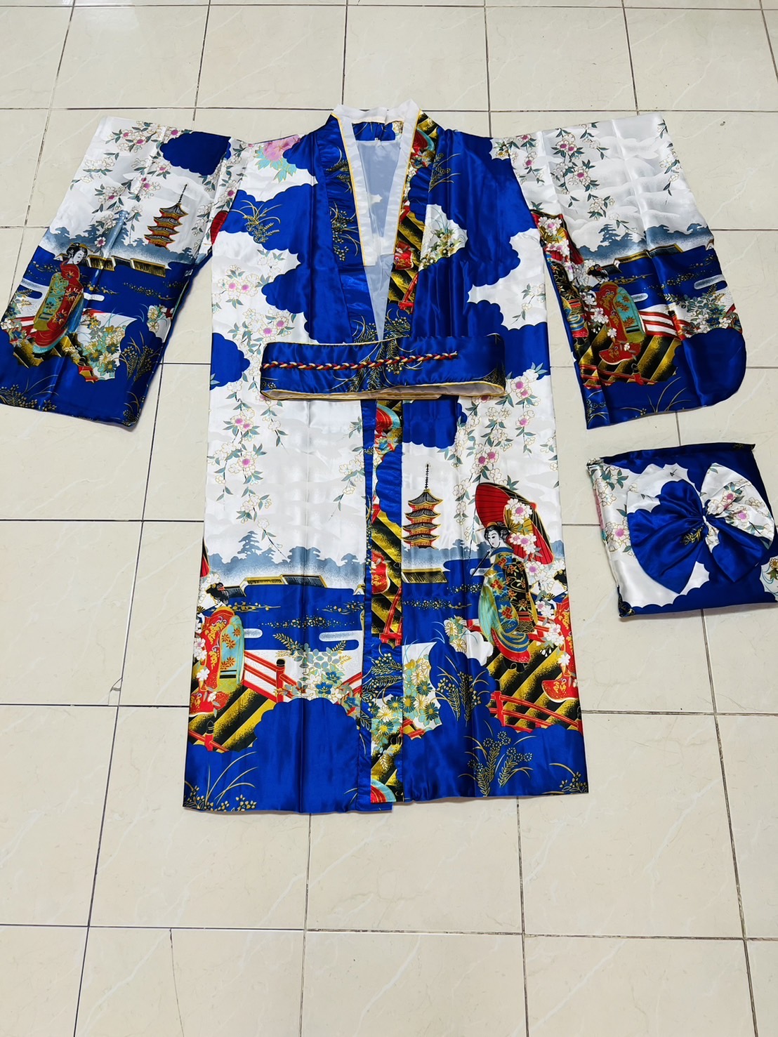 #กิโมโน สีน้ำเงิน