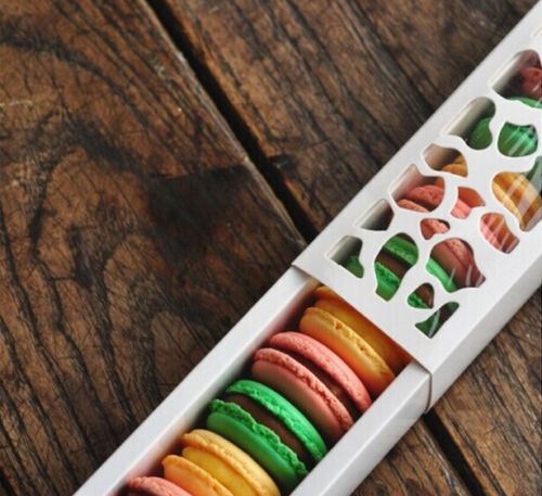 โปรโมชั่น// กล่องมาการองแบบยาว ใส่ 10 ชิ้น ฉลุด้านบน 6x25.8x4 สีขาว