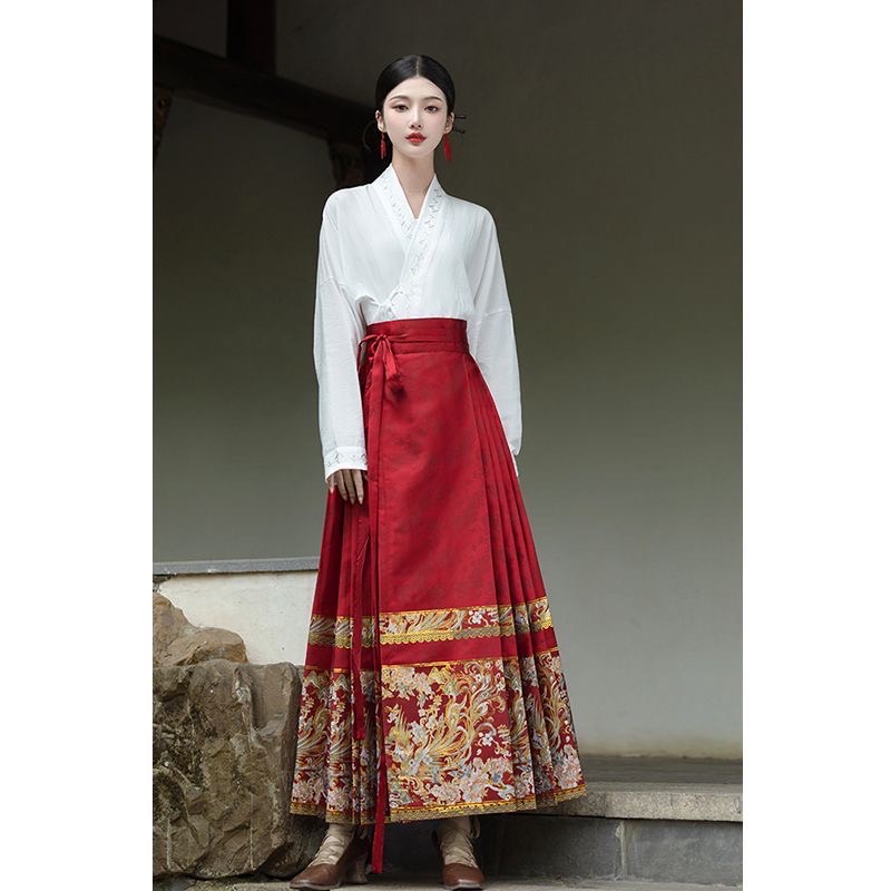 กระโปรงหม่าเมี่ยนยาว สีแดง