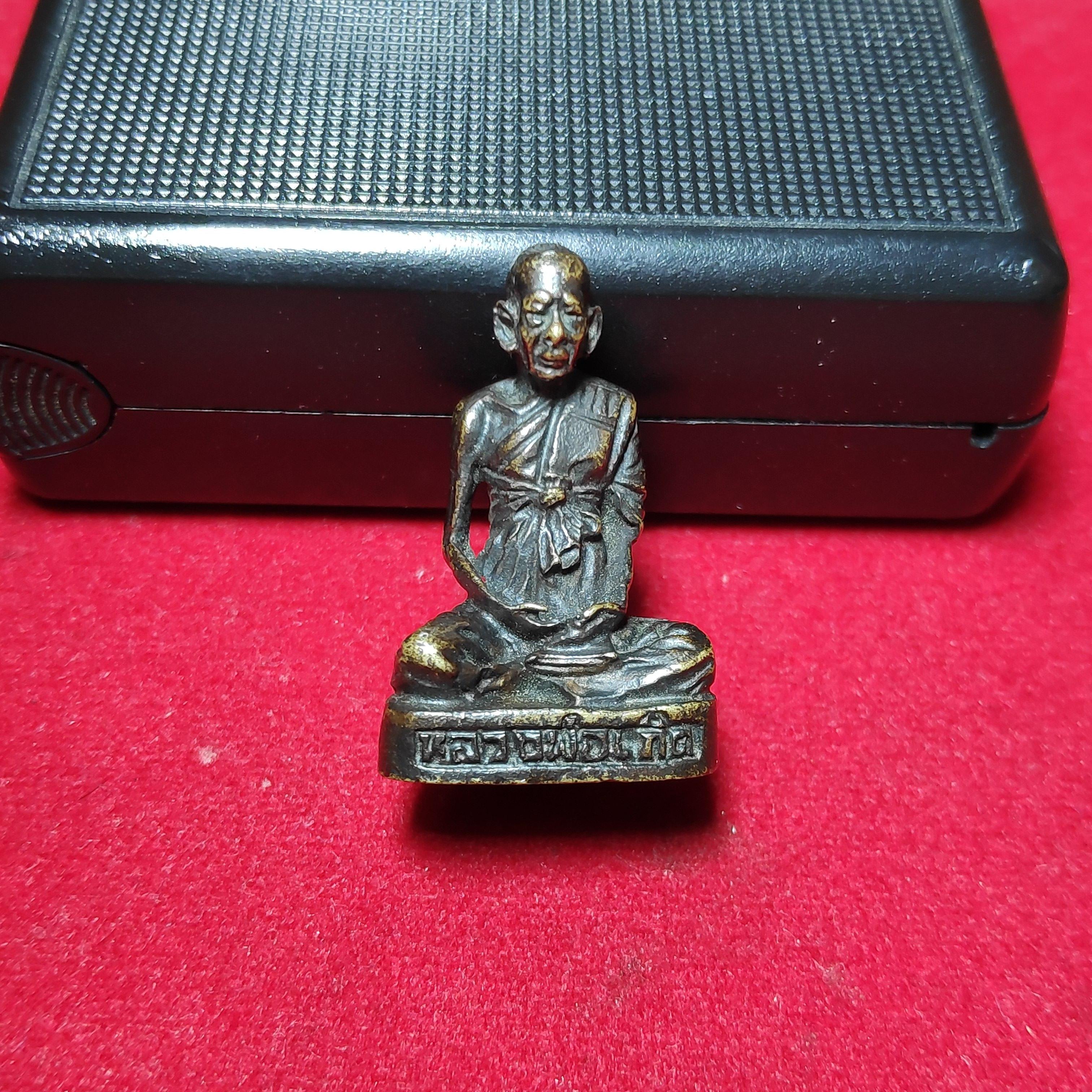 รูปเหมือนหล่อลอยองค์หลวงพ่อเกิดวัดโพธิ์เเทน