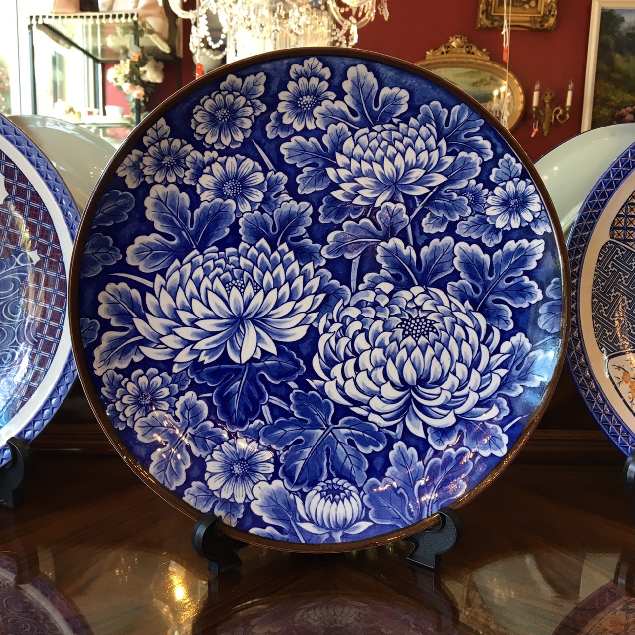 จานใบใหญ่ลายคราม ลายดอกไม้