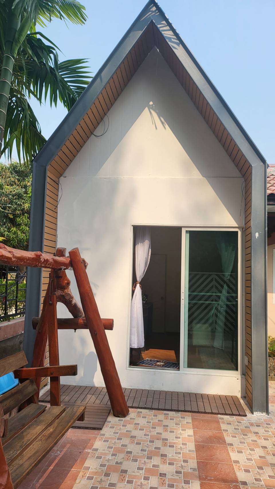 Coffee Shop and office minimal Style หลังคาทรงสามเหลี่ยม ขนาด 3.5เมตร *3.5 เมตร ค่าจัดส่ง 25000 บาท ทั่วไทย