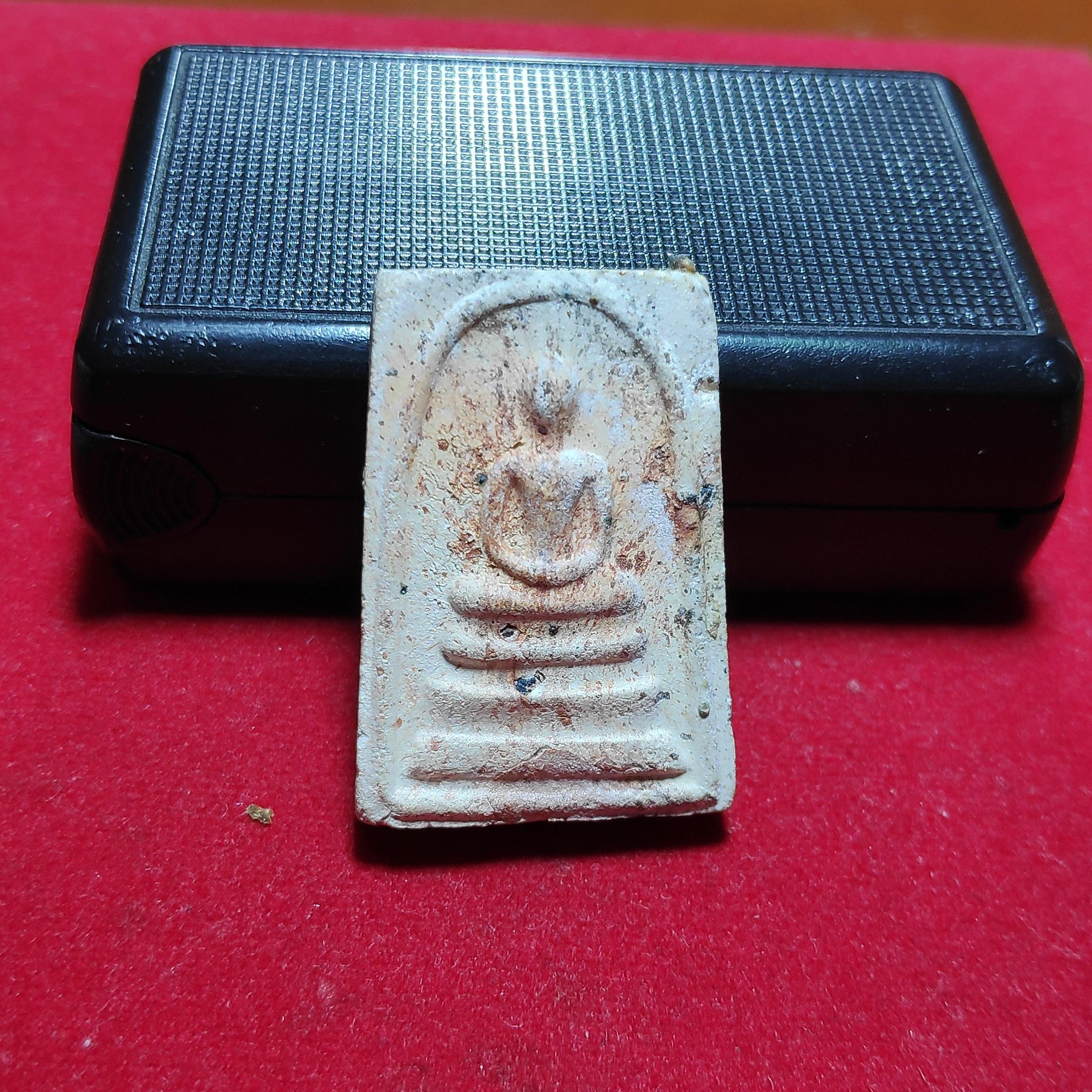 พระสมเด็จหลังรูปเหมือนหลวงพ่อเเช่มวัดตาก้องรุ่นเมตตาคุัมภัยปี2509