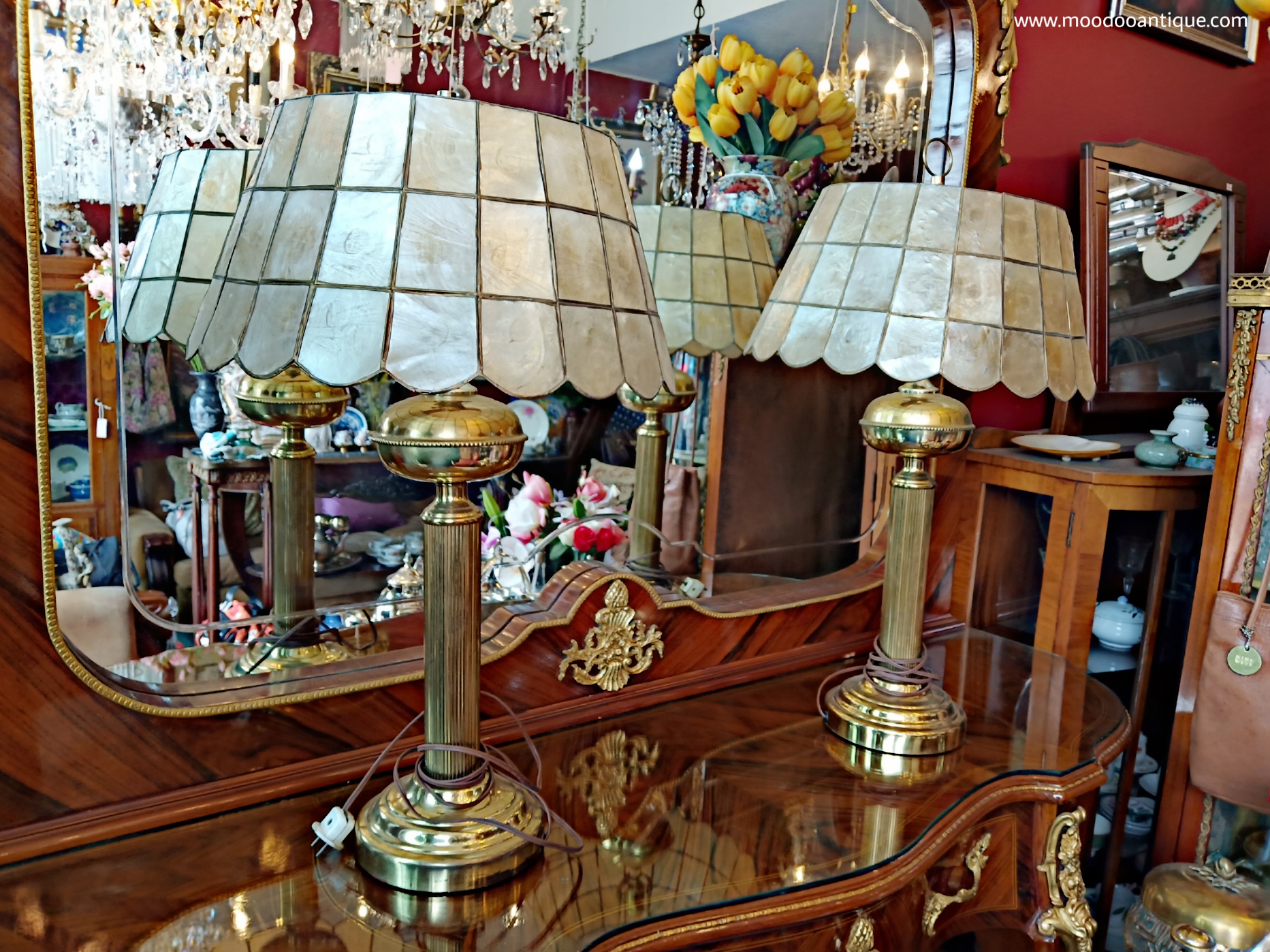 โคมไฟตั้งโต๊ะเปลือกหอยมุก