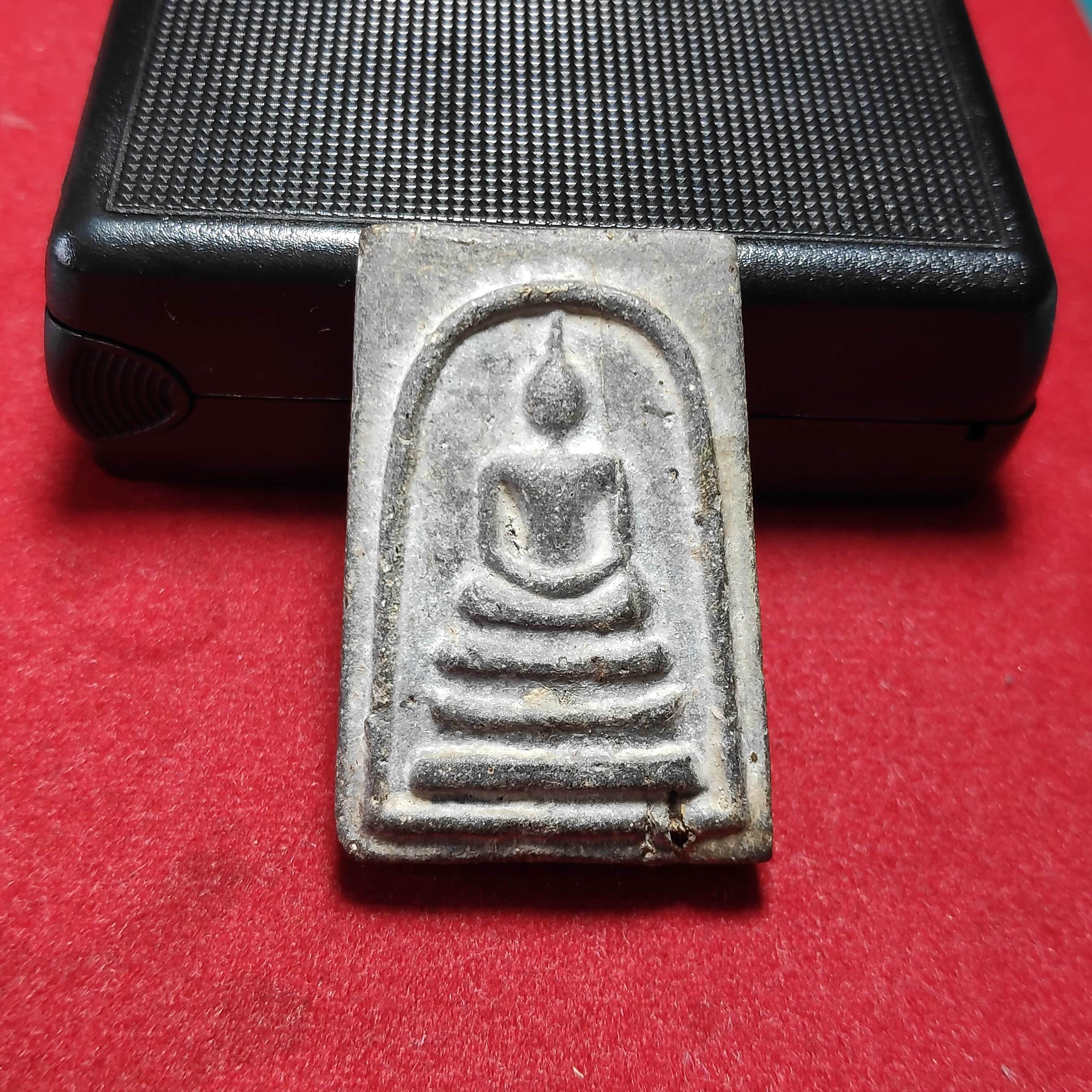 พระสมเด็จกริ่งพระยางิ้วดำหลวงพ่อพลอยวัดทุ่งโพธิ์ จ.อุทัยธานี