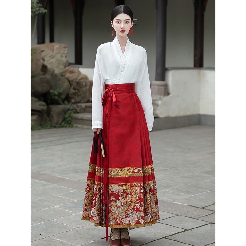 กระโปรงหม่าเมี่ยนยาว สีแดง