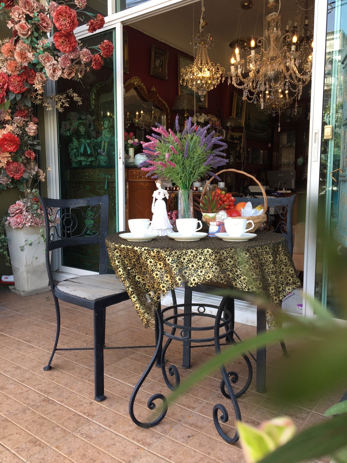 ชุดโต๊ะเก้าอี้เหล็กดัดงานเก่า