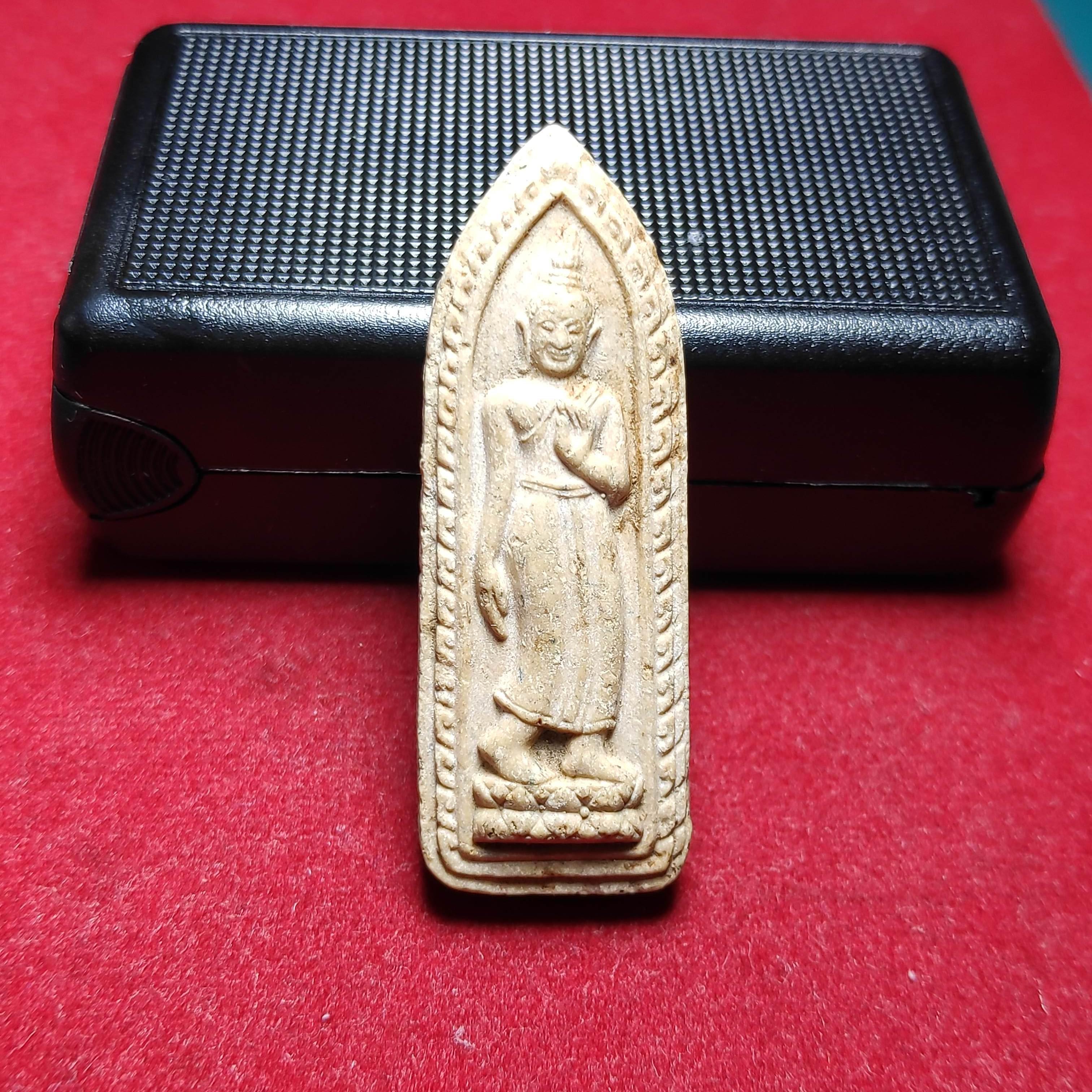 พระลีลาเนื้อผงหลวงพ่อเปิ่นวัดบางพระปี2535