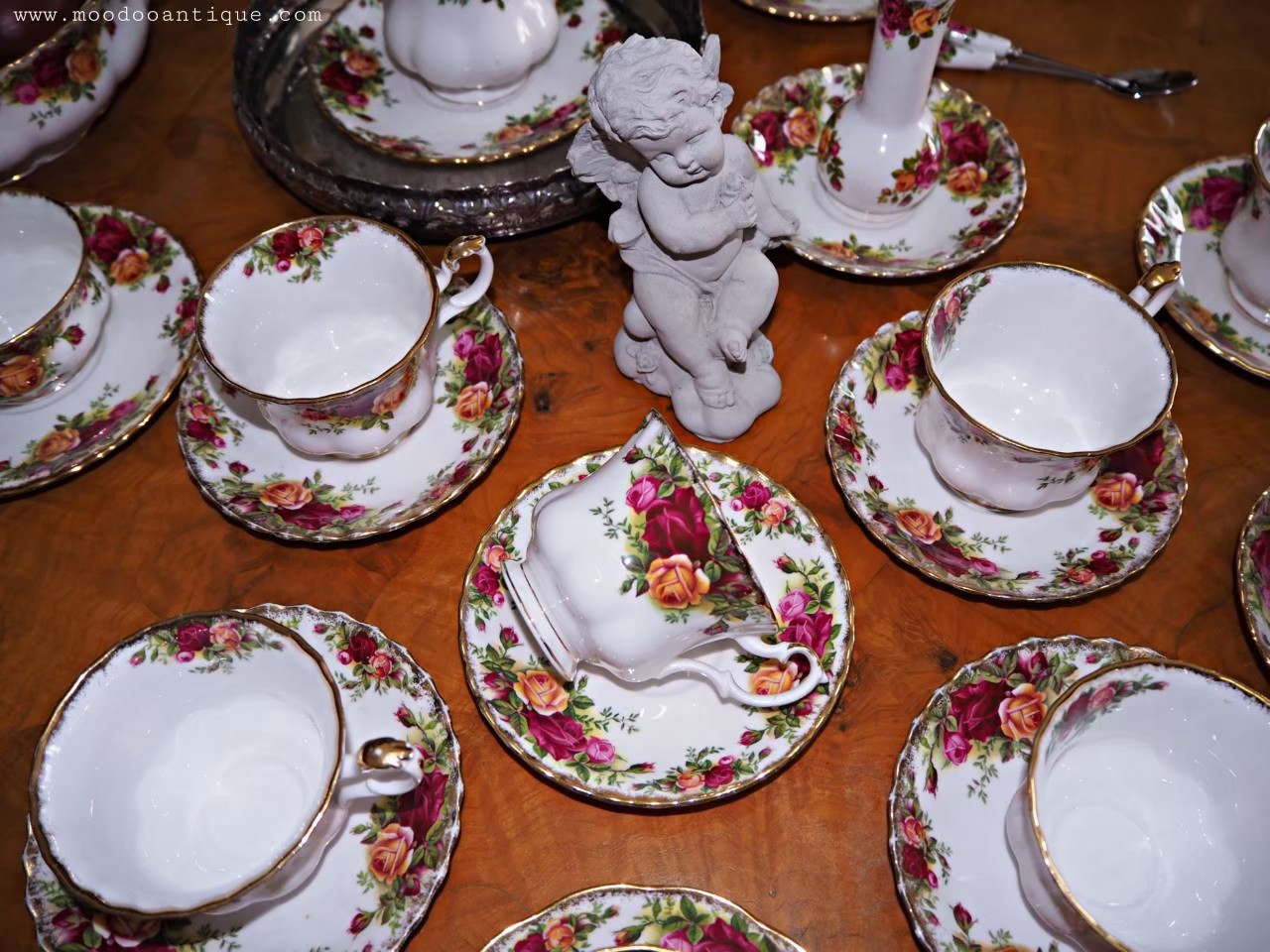 Old Country Roses Royal Albert bone