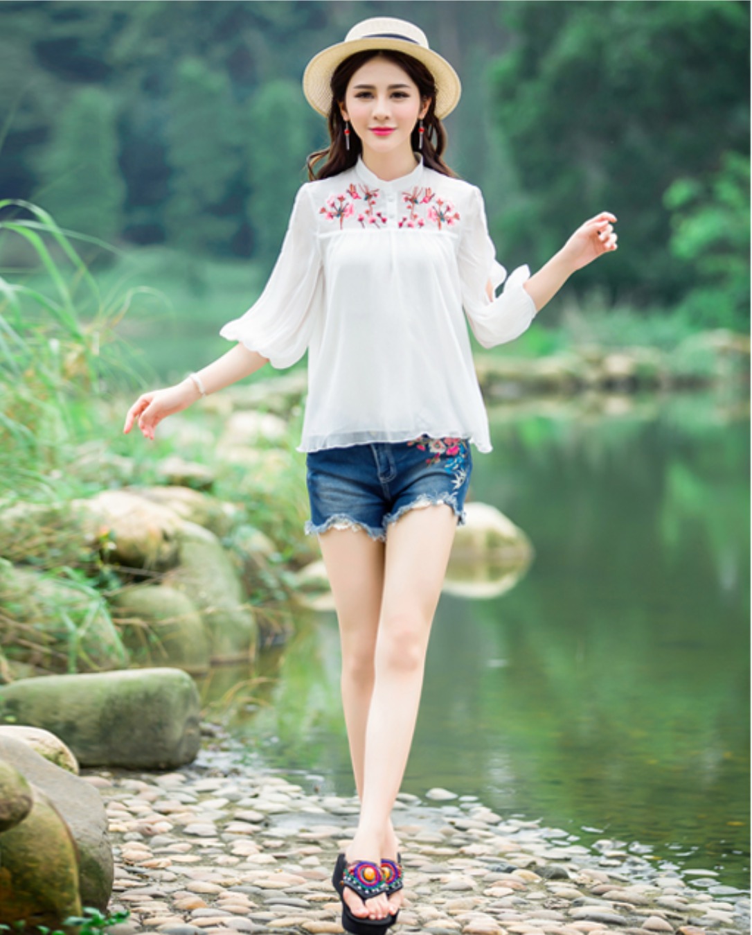 เสื้อแขนสี่ส่วน เนื้อดี ใส่สบาย รหัส WF 47. สีขาวลายปักดอก