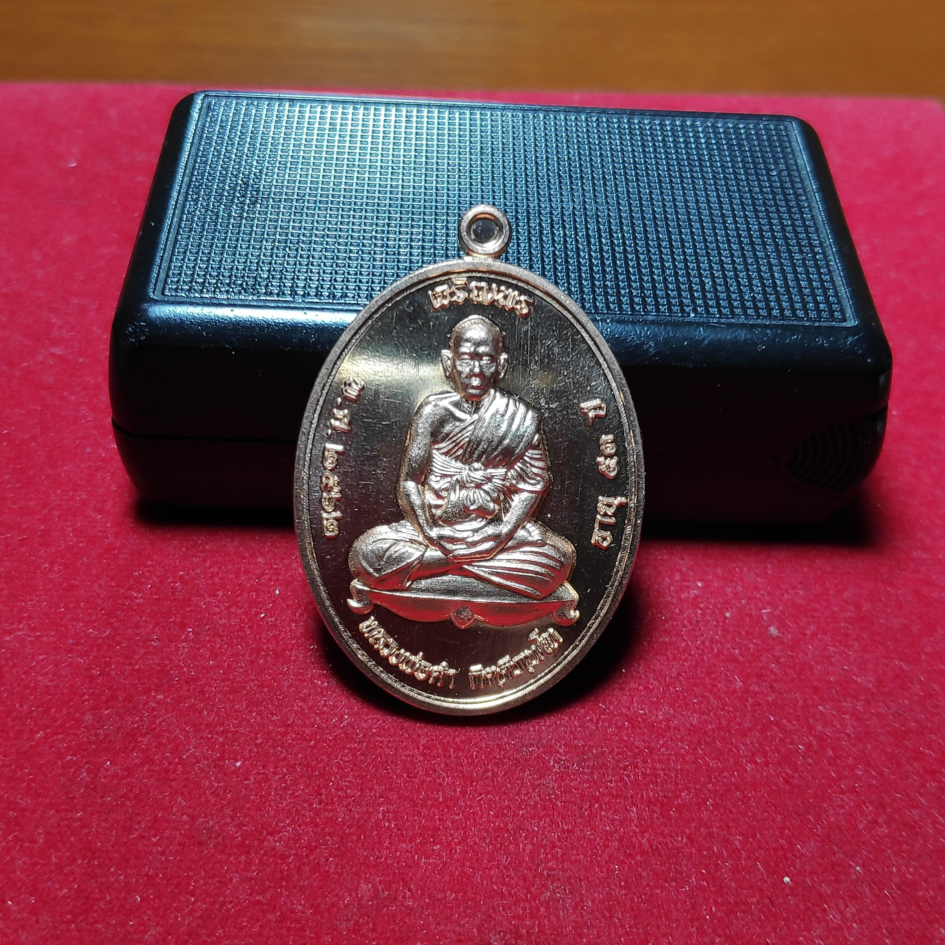 เหรียญเจริญพรหลวงพ่อดำกิตติภุทโทวัดเขาวงค์อายุ53ปี2562