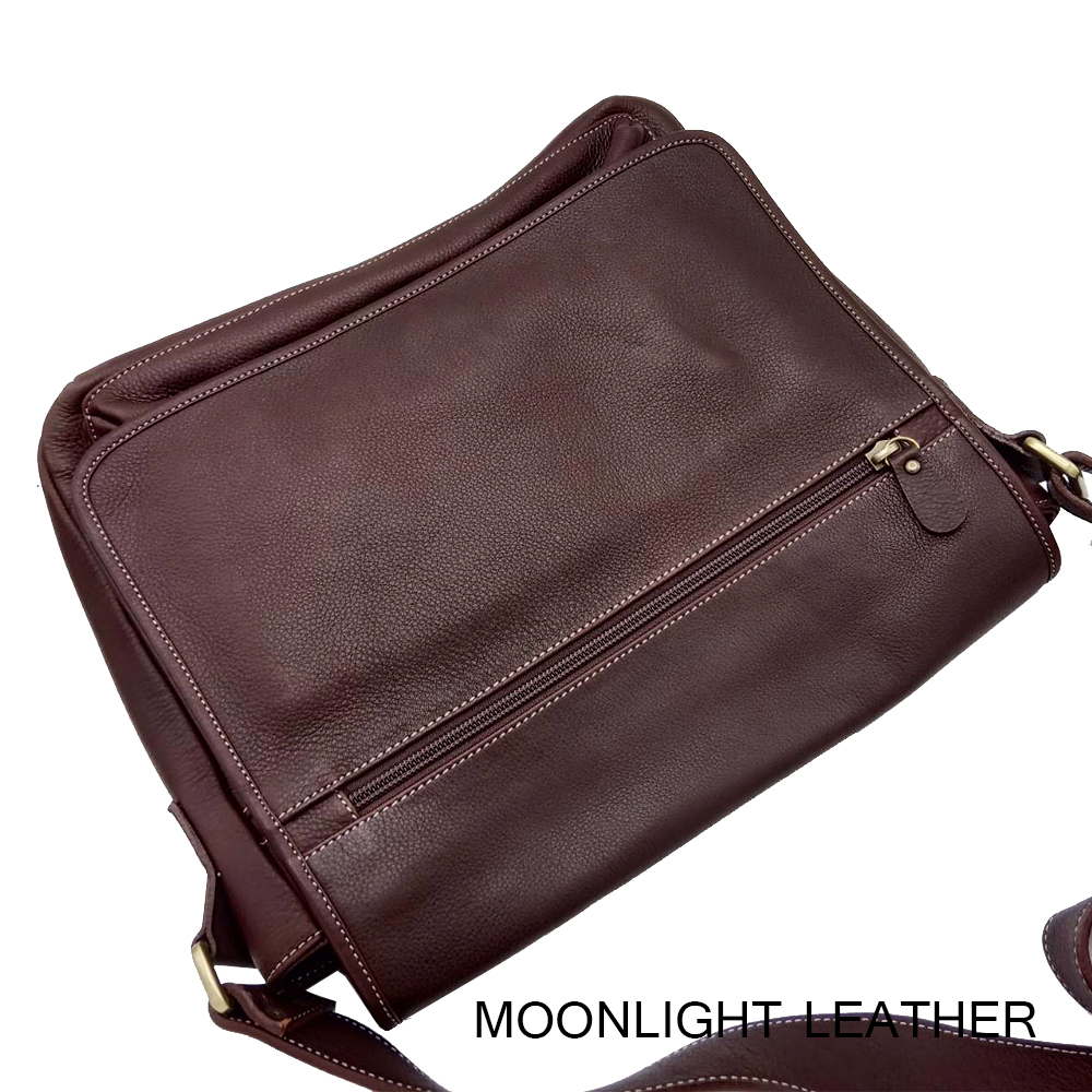 กระเป๋าหนังแท้สะพายข้าง สำหรับผู้ชาย Moonlight สีน้ำตาลเข้ม ทำจากหนังวัวแท้ทั้งใบ นิ่มมาก ขนาดใหญ่ ไม่ลอก มีรับประกัน