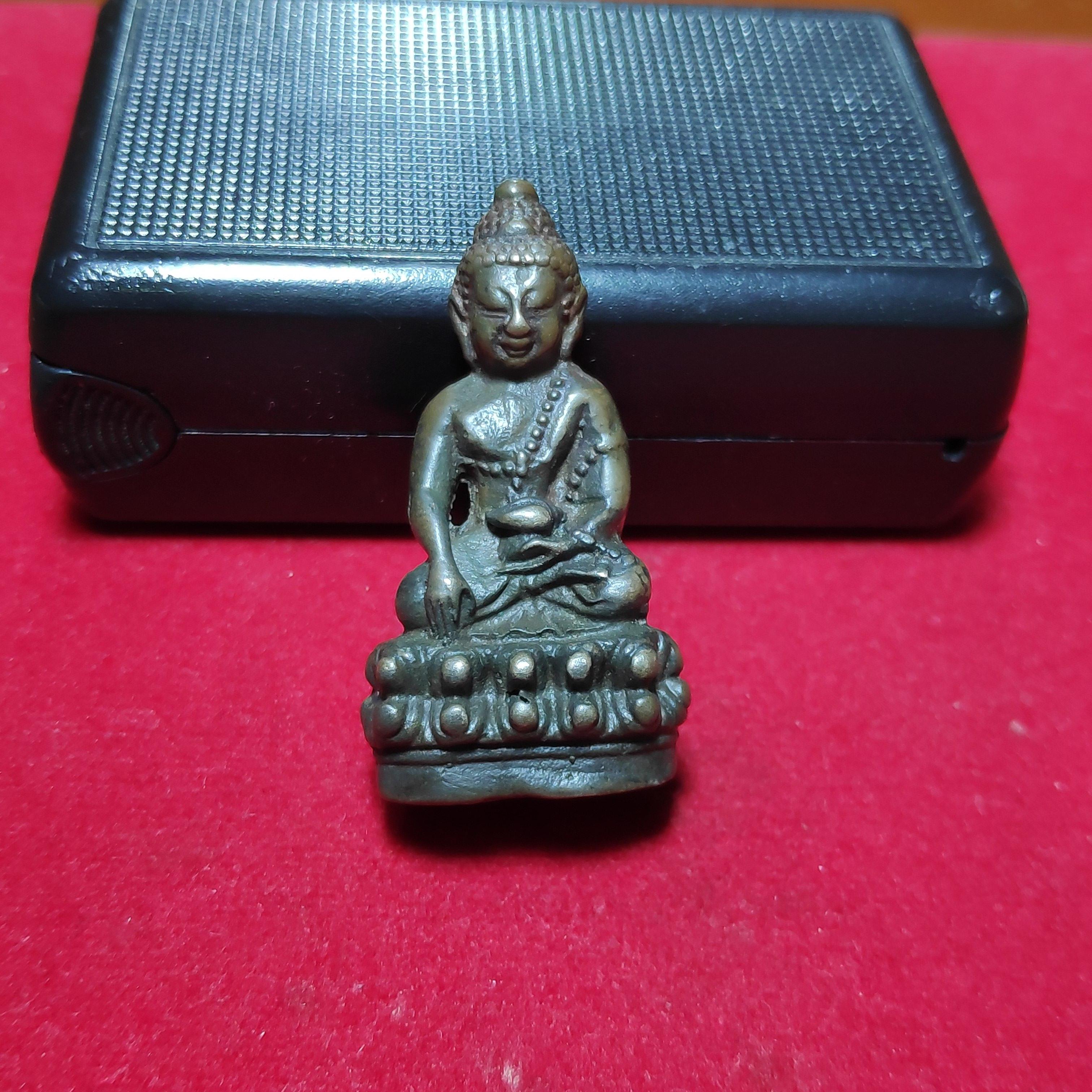 พระกริ่งถือหอยสังข์วัดสุทัศน์เนื้อสัมฤทธิ์