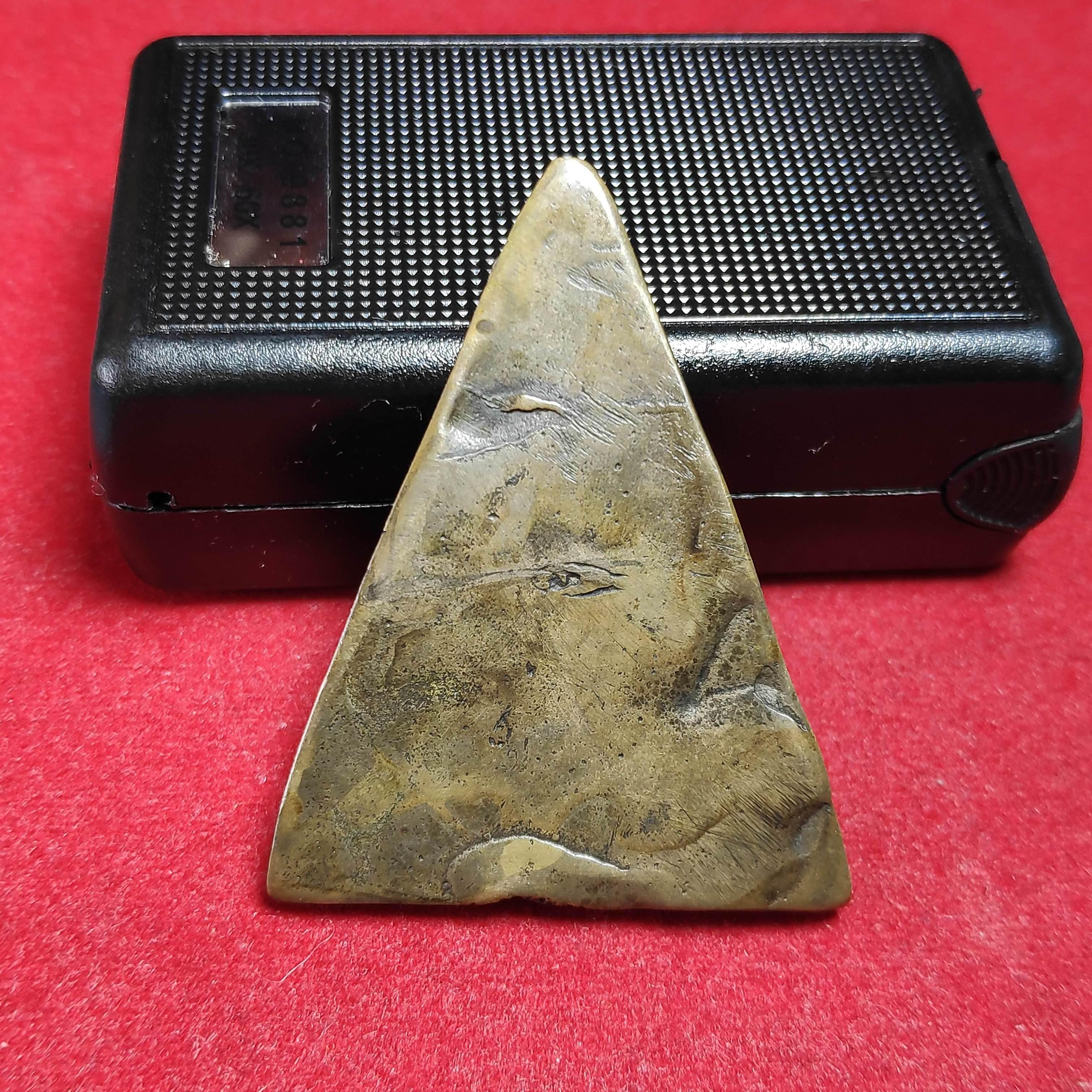 เหรียญหล่อโบราณพิมพ์สามเหลี่ยมใหญ่ท่านเจ้ามาวัดสามปลื้ม